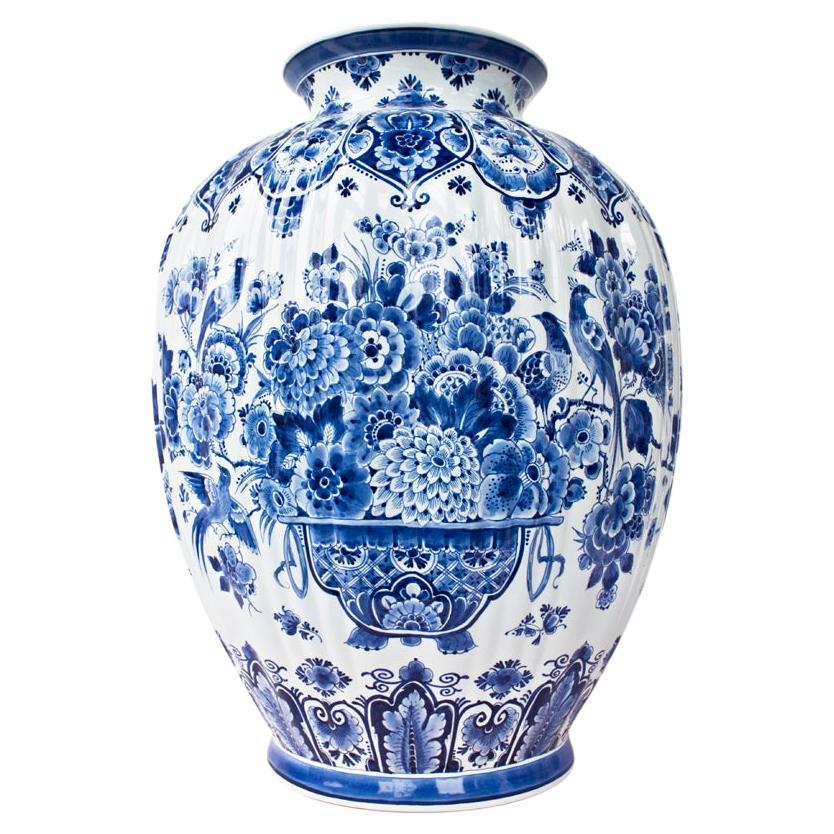 Grand vase bleu de Delft peint à la main, panier à fleurs de Royal Delft, fait à la main  