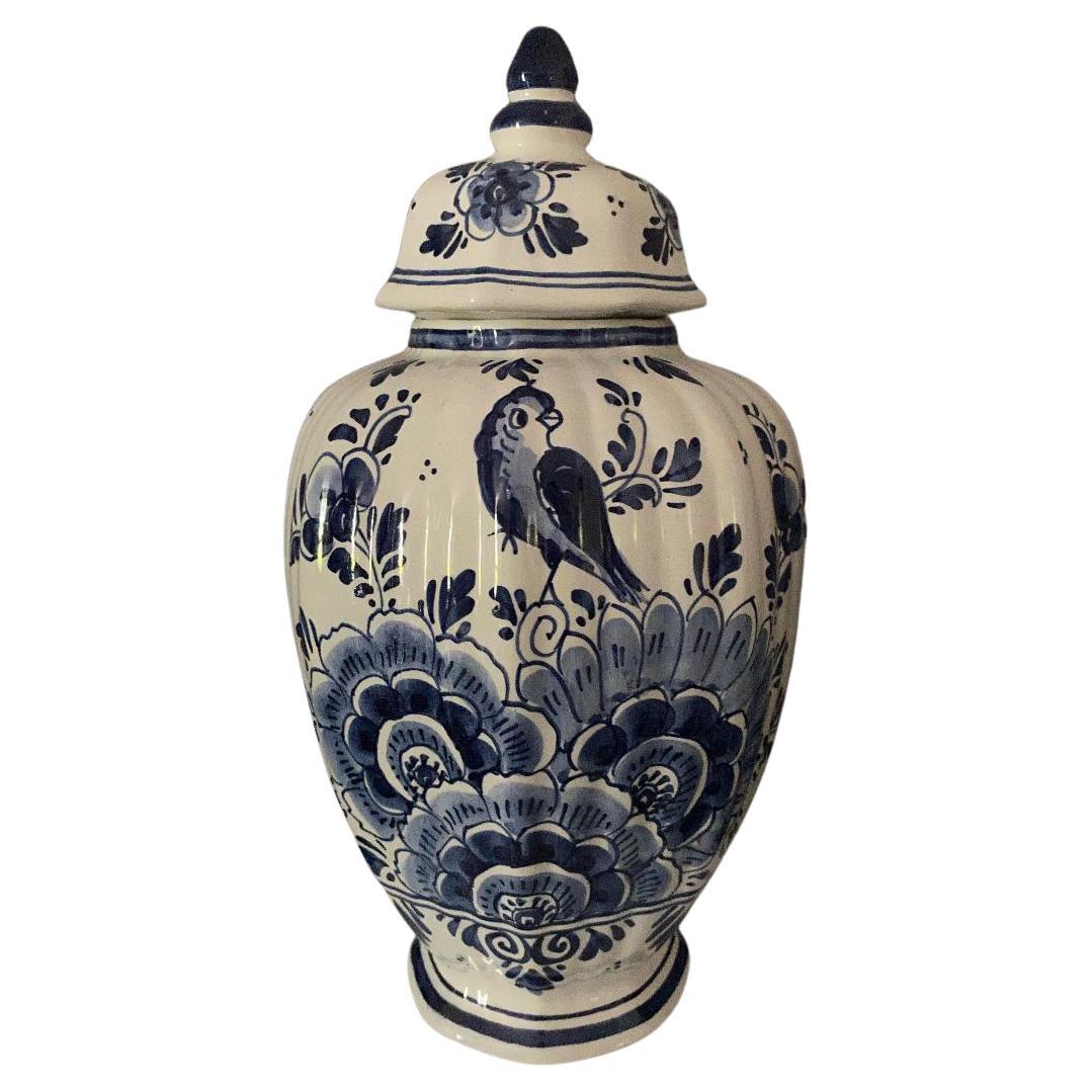 Vase bleu de Delft peint à la main, Pays-Bas en vente