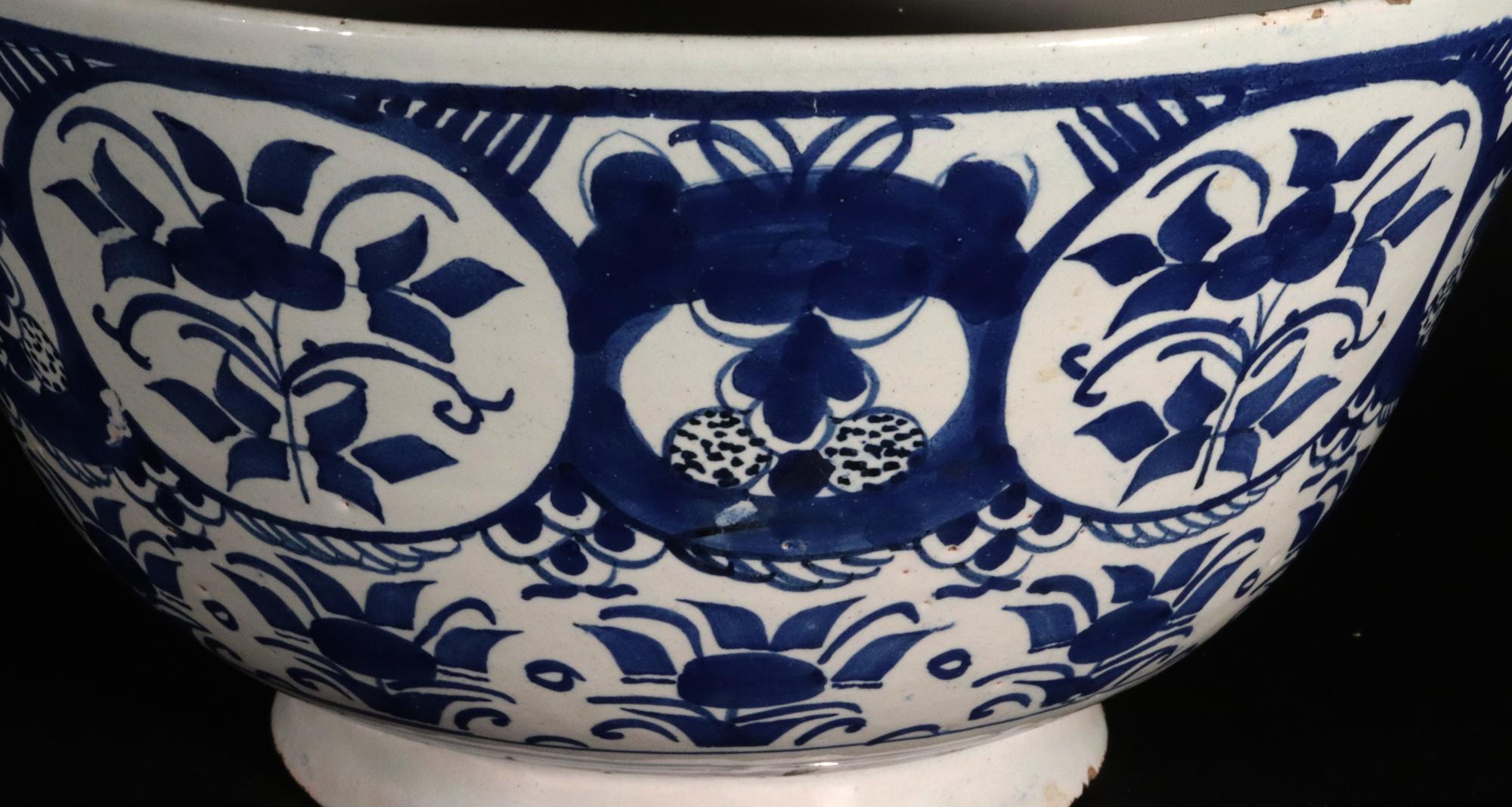 Cuenco Botánico Azul y Blanco de Delft Holandés en venta 1