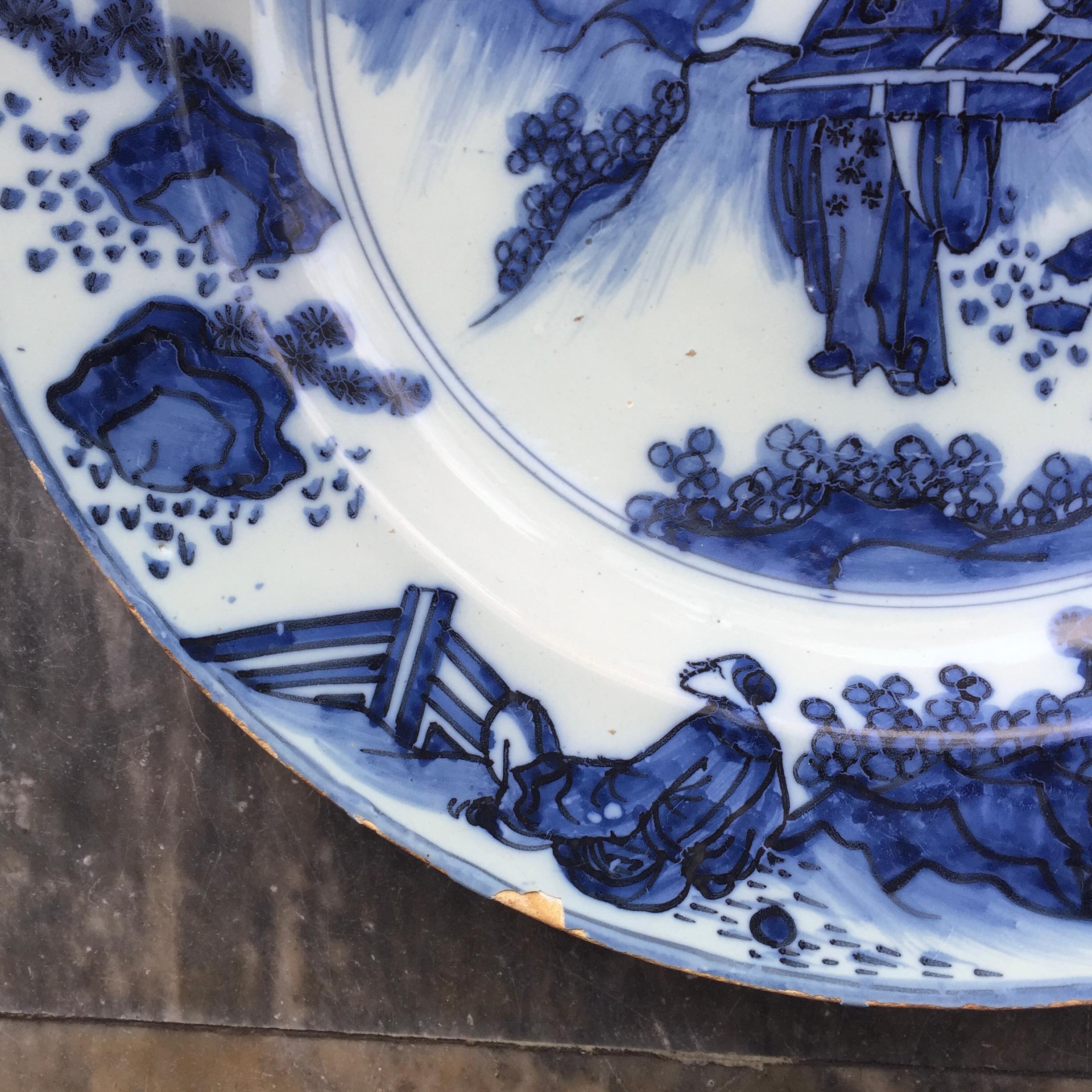 Dutch Delft Charger with Chinoiserie Decor in Transition Style, 17th Century For Sale 2