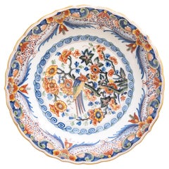Piatto caricatore da parete olandese Delft Faience policromo con uccelli floreali smerlati, C.C. 1940