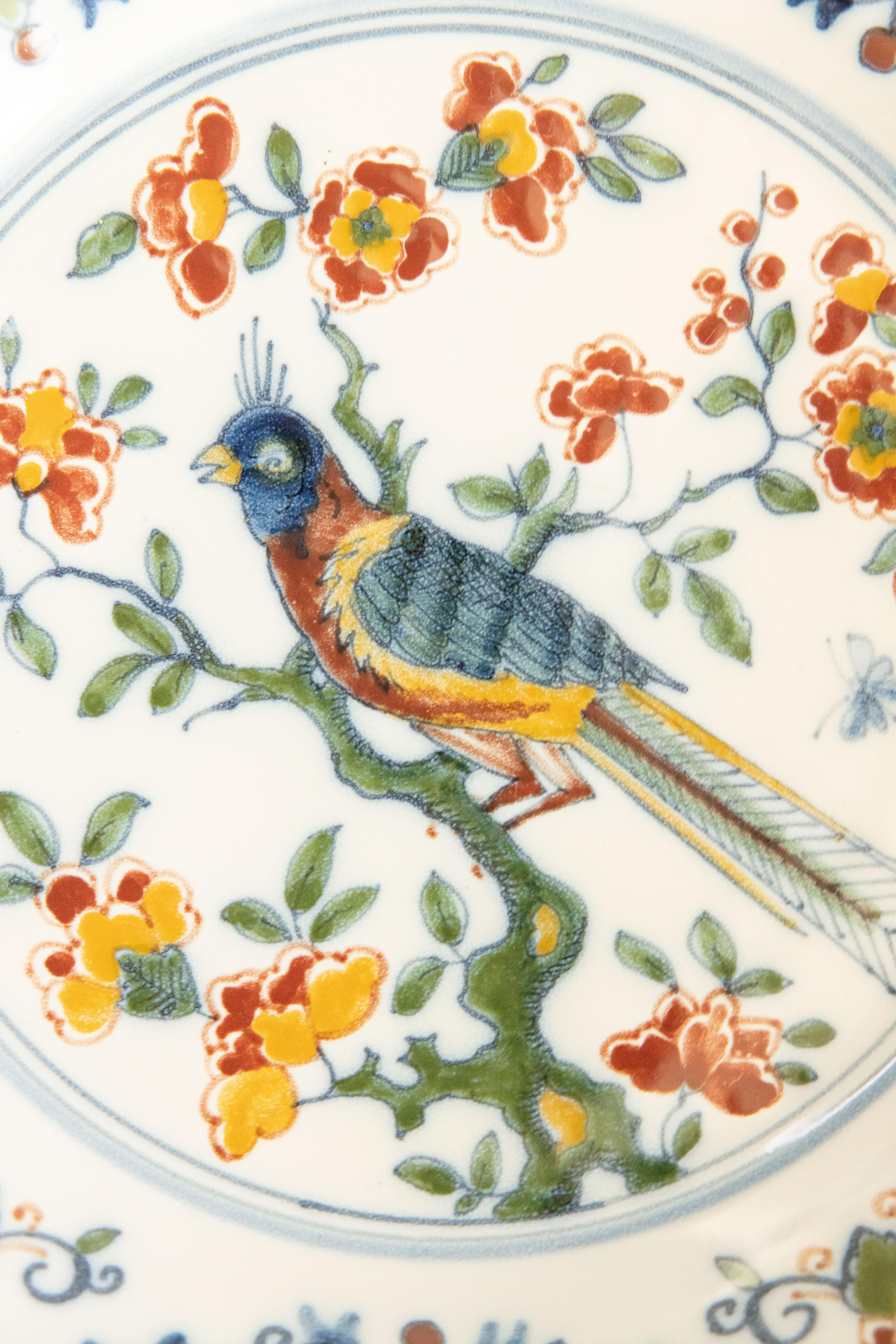 A gorgeous vintage Dutch Delft faience polychrome floral wall charger plate by Royal Tichelaar Makkum, circa 1940. Maker's mark on reverse. The foot on the back is pierced for hanging. This beautiful plate is a nice large size, decorated with a hand