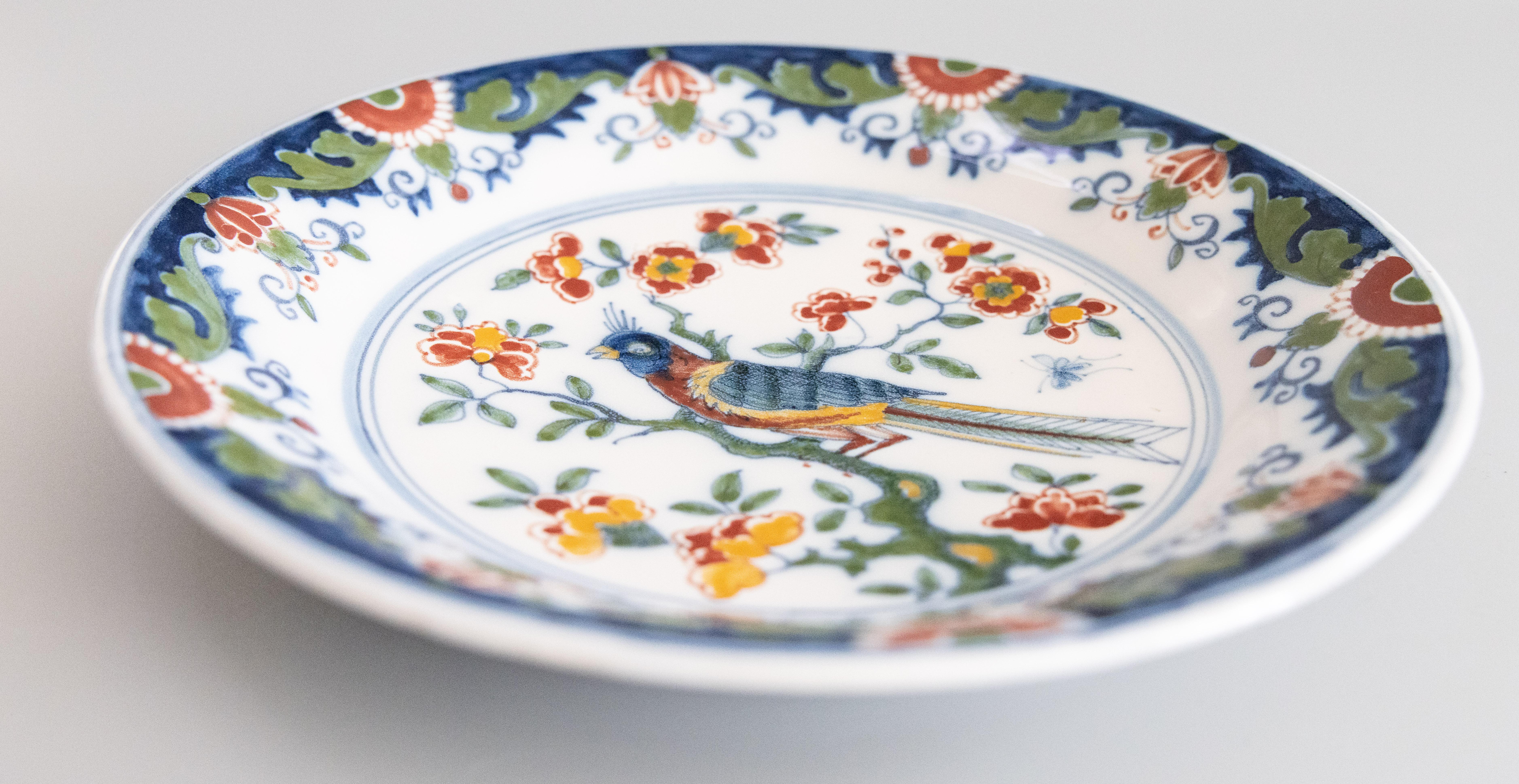 Dutch Delft Faience Polychrome Floral Bird Wall Charger Plate, circa 1940 In Good Condition For Sale In Pearland, TX