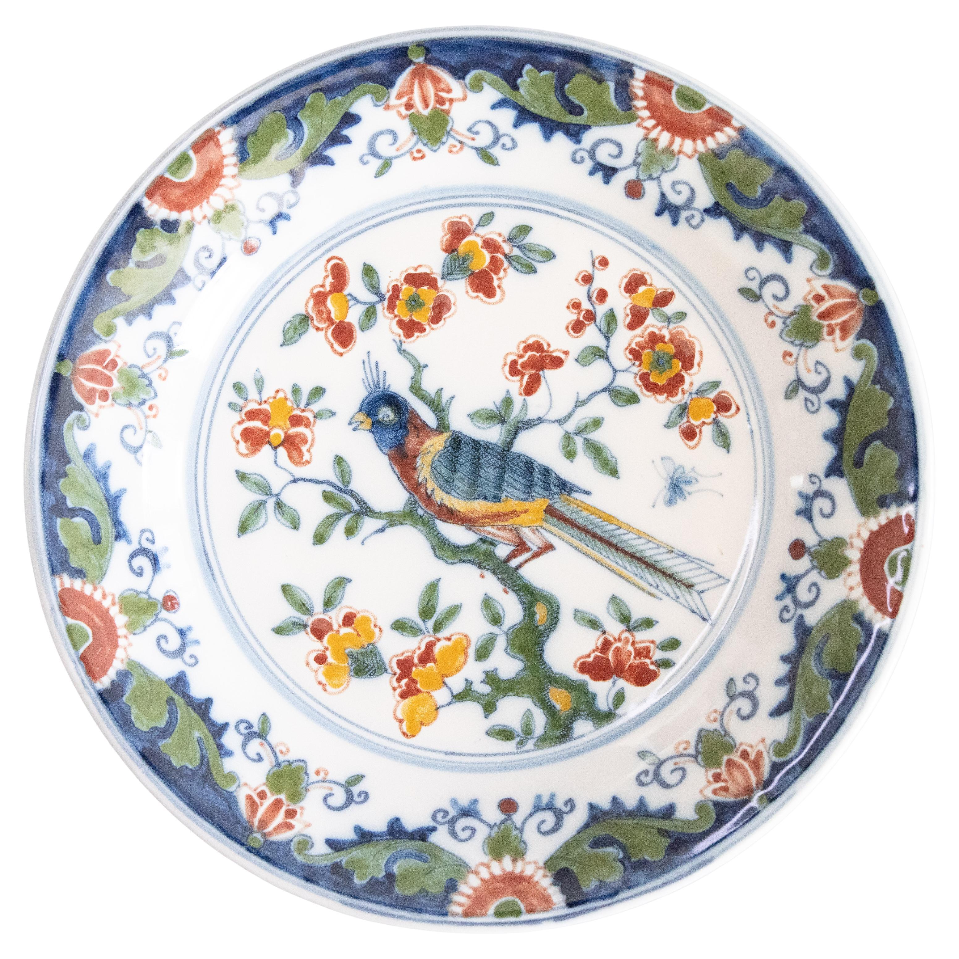 Piatto caricatore da parete in maiolica olandese di Delft con uccelli policromi, circa 1940