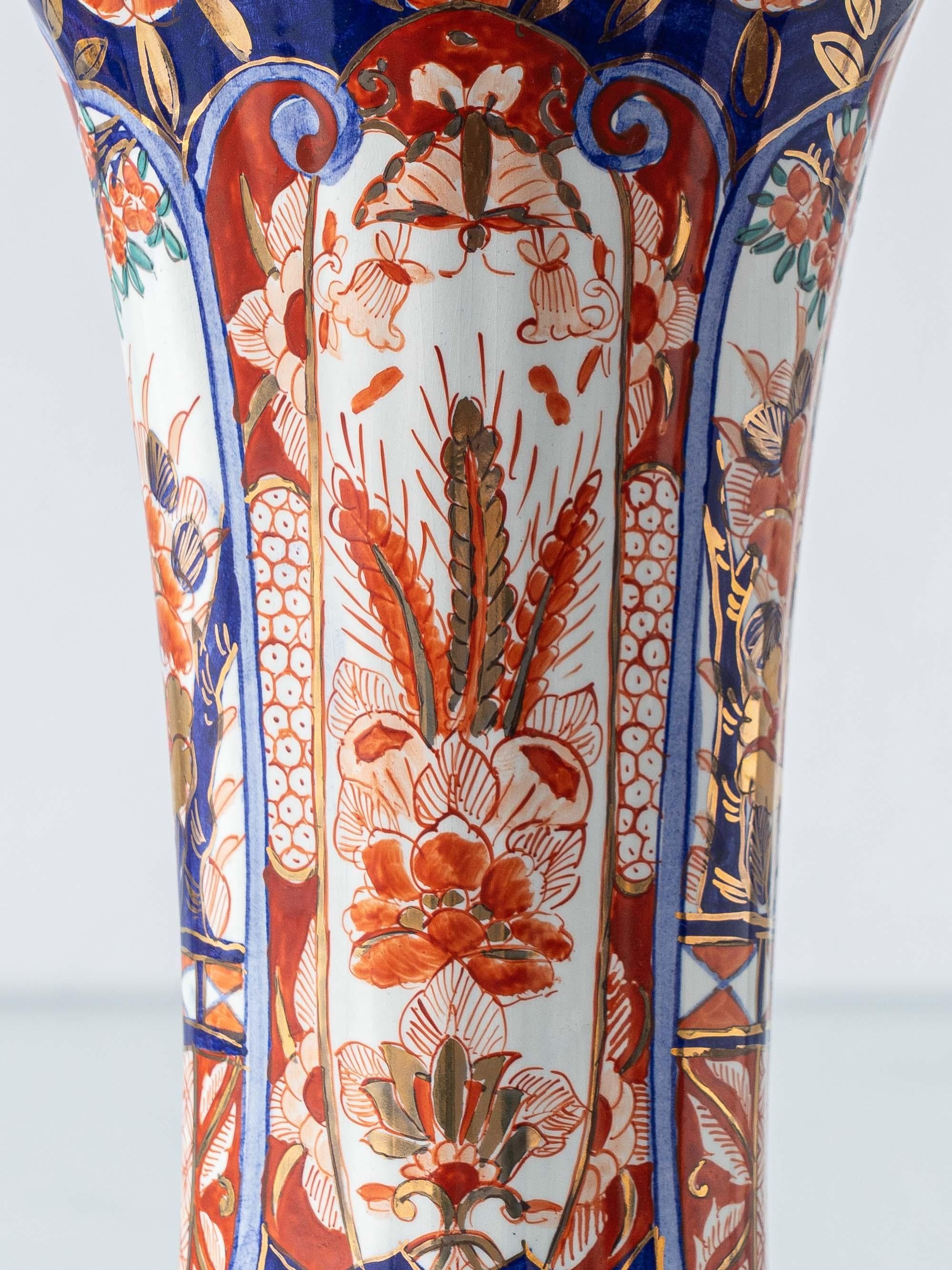 Laiton Paire de lampes de table Delft Imari de Jaap Heinen avec nouveaux abat-jours japonais en vente