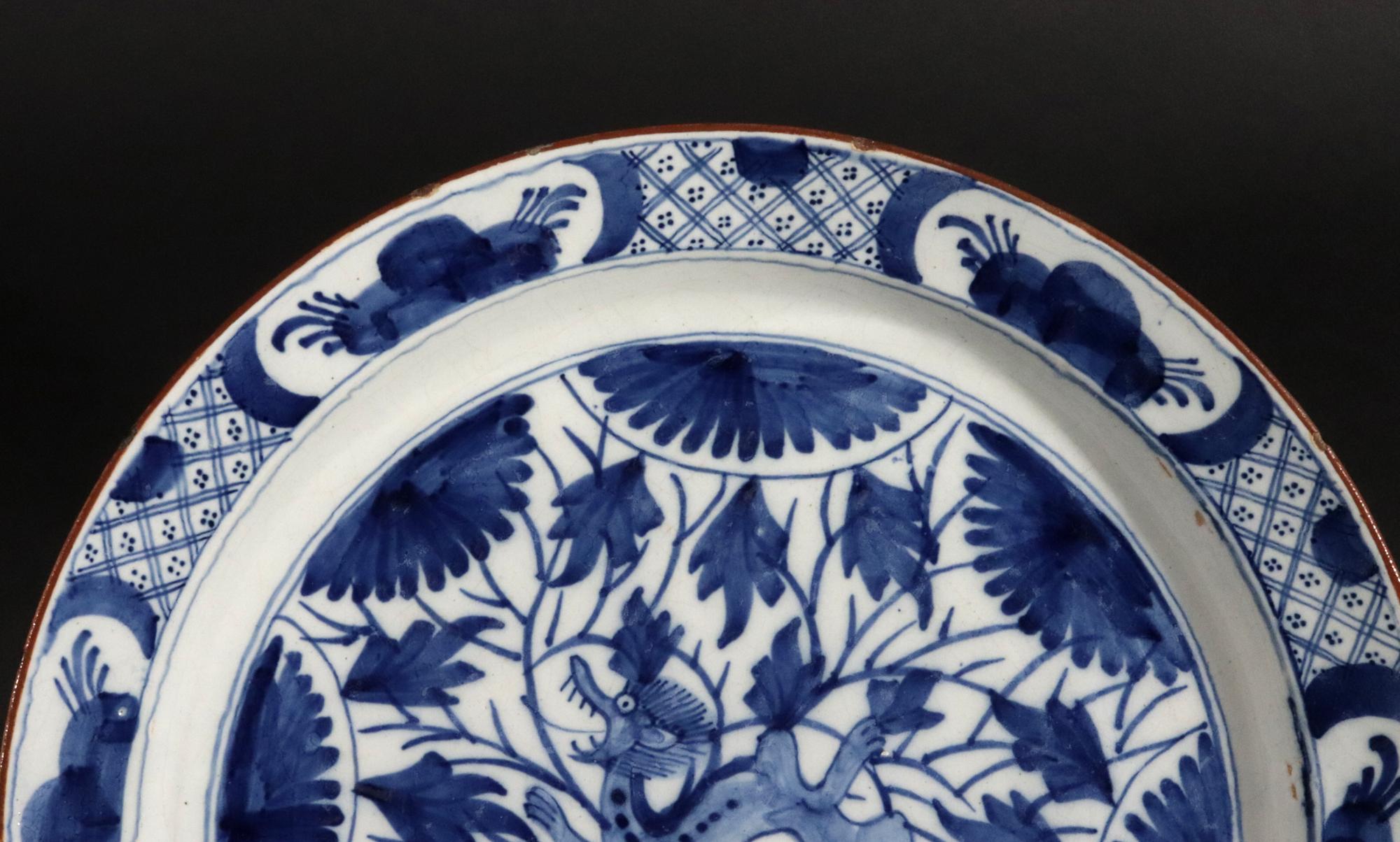 Dutch Delft Large Dish with Chinoiserie Dragon Design in vendita 2