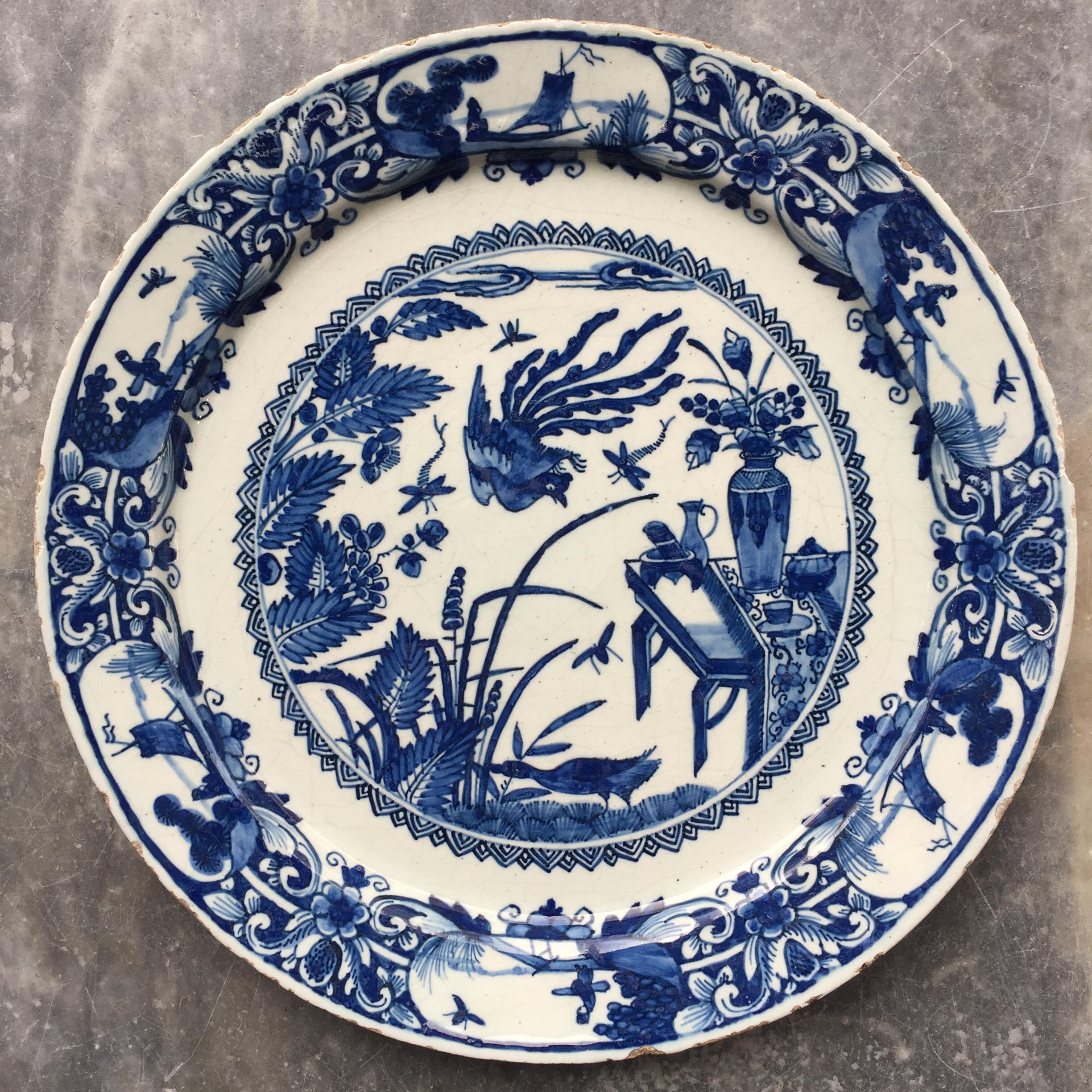 Dutch Delft Plate with Chinoiserie Design, 18th Century In Good Condition For Sale In AMSTERDAM, NH