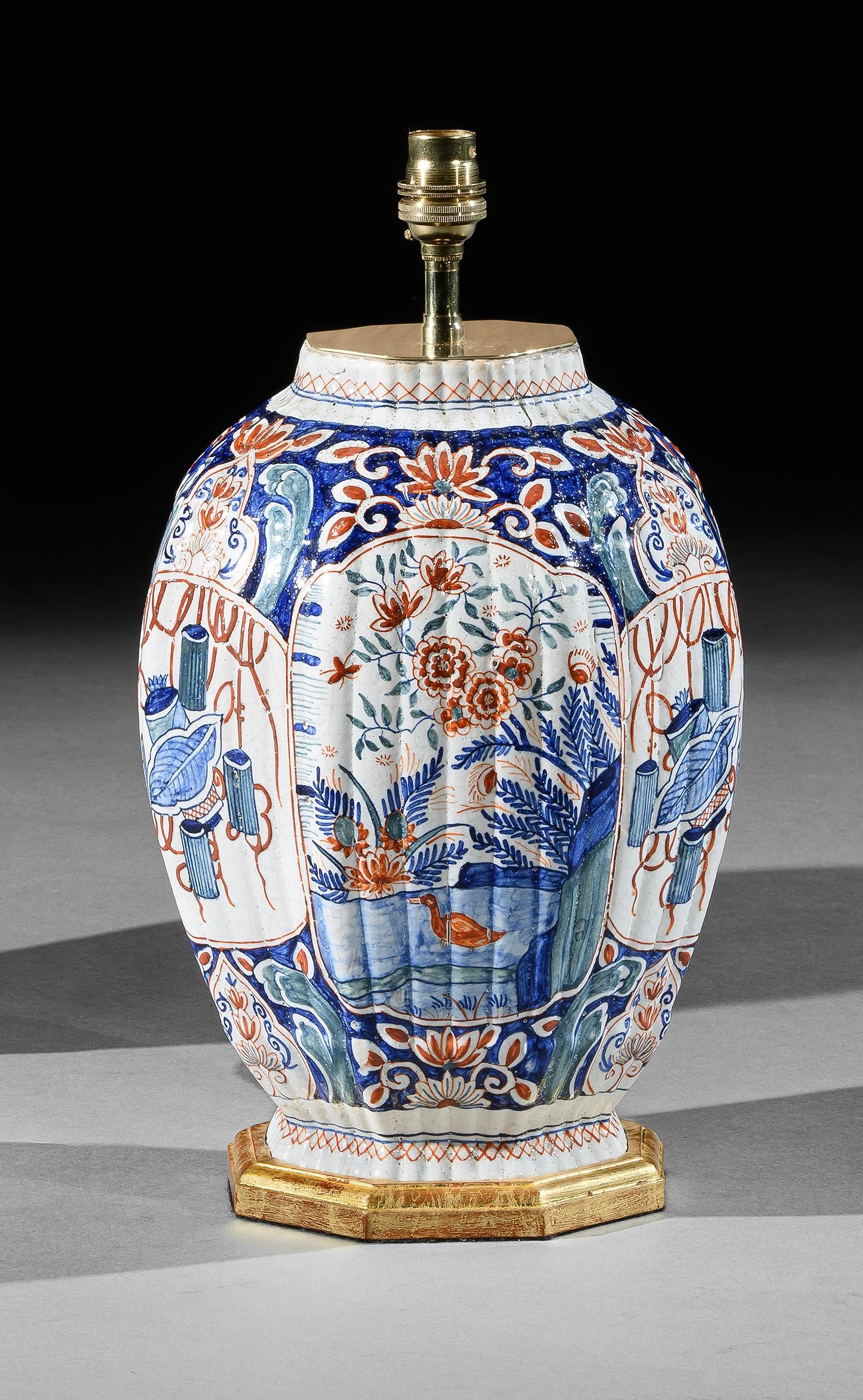 Néerlandais Paire de lampes de table hollandaises polychromes Delft du 19e siècle en vente