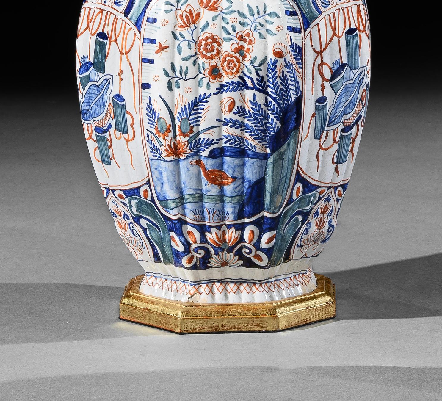 Paire de lampes de table hollandaises polychromes Delft du 19e siècle Bon état - En vente à London, GB