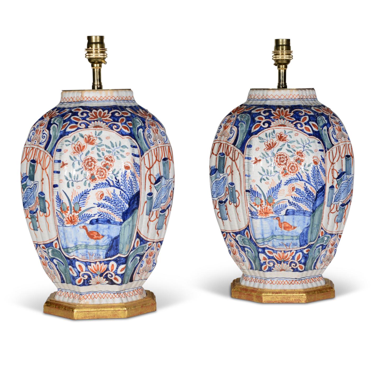 Pareja de Lámparas de Mesa Holandesas Delft Policromadas Antiguas del Siglo XIX en venta 2