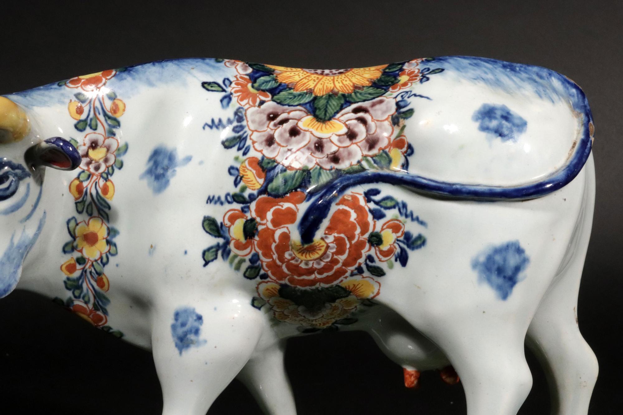 Modello policromo di mucca di Delft olandese in vendita 4