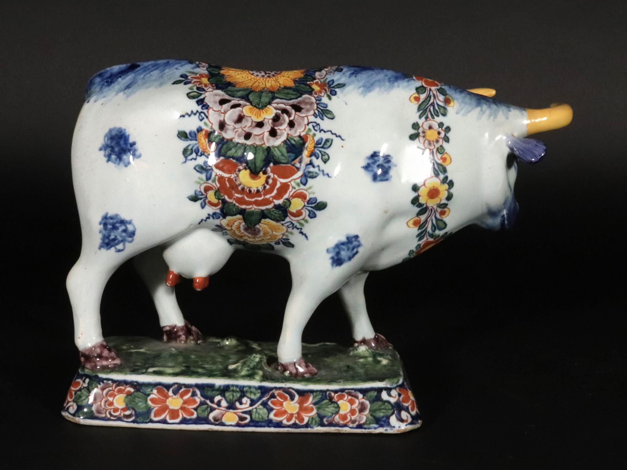 XVIII secolo Modello policromo di mucca di Delft olandese in vendita