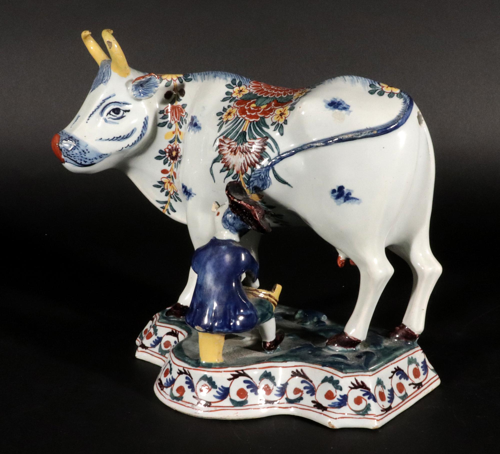 Rococo Modèle néerlandais d'un groupe de déversement de vaches de Delft polychrome en vente