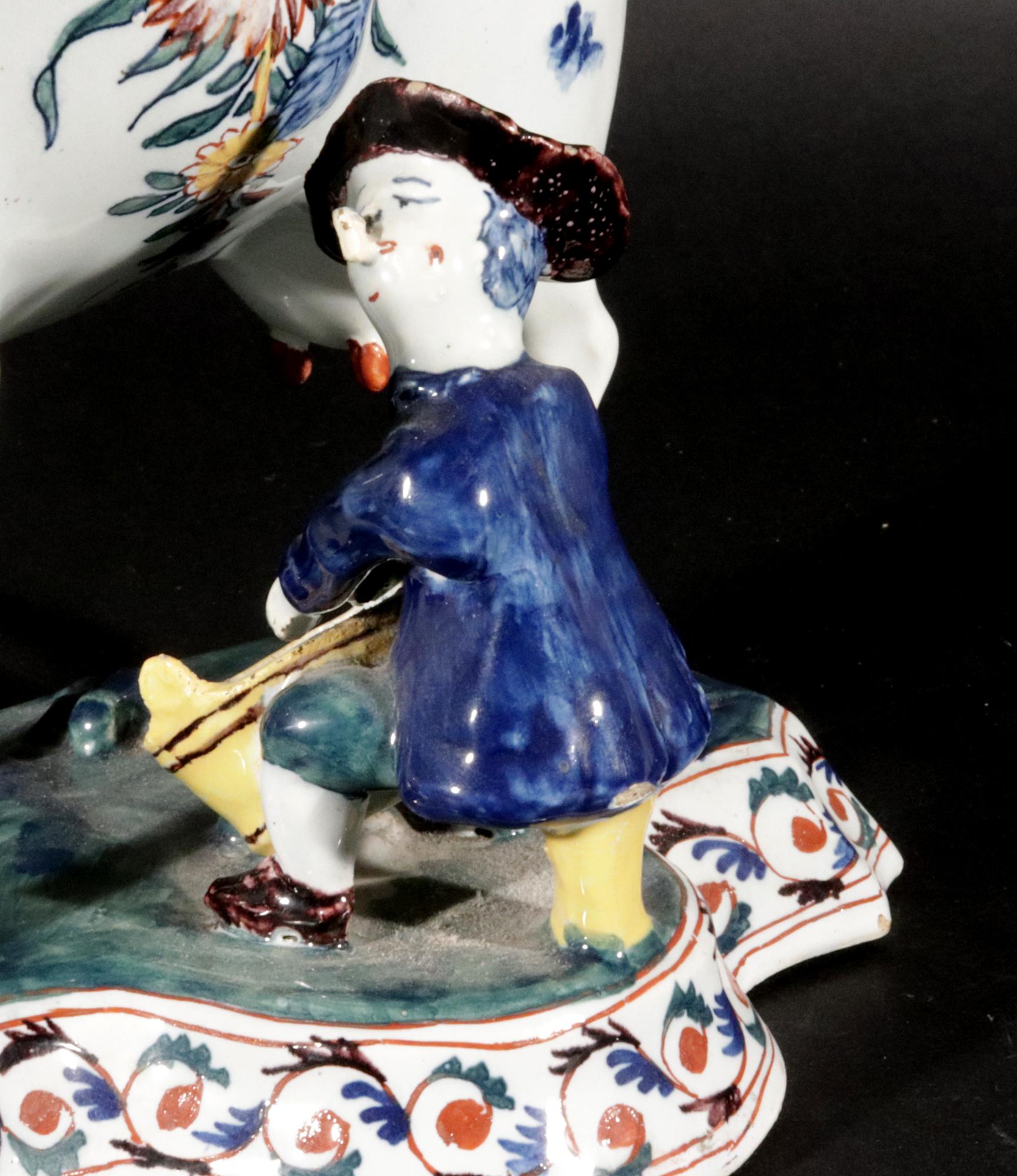 XVIIIe siècle Modèle néerlandais d'un groupe de déversement de vaches de Delft polychrome en vente
