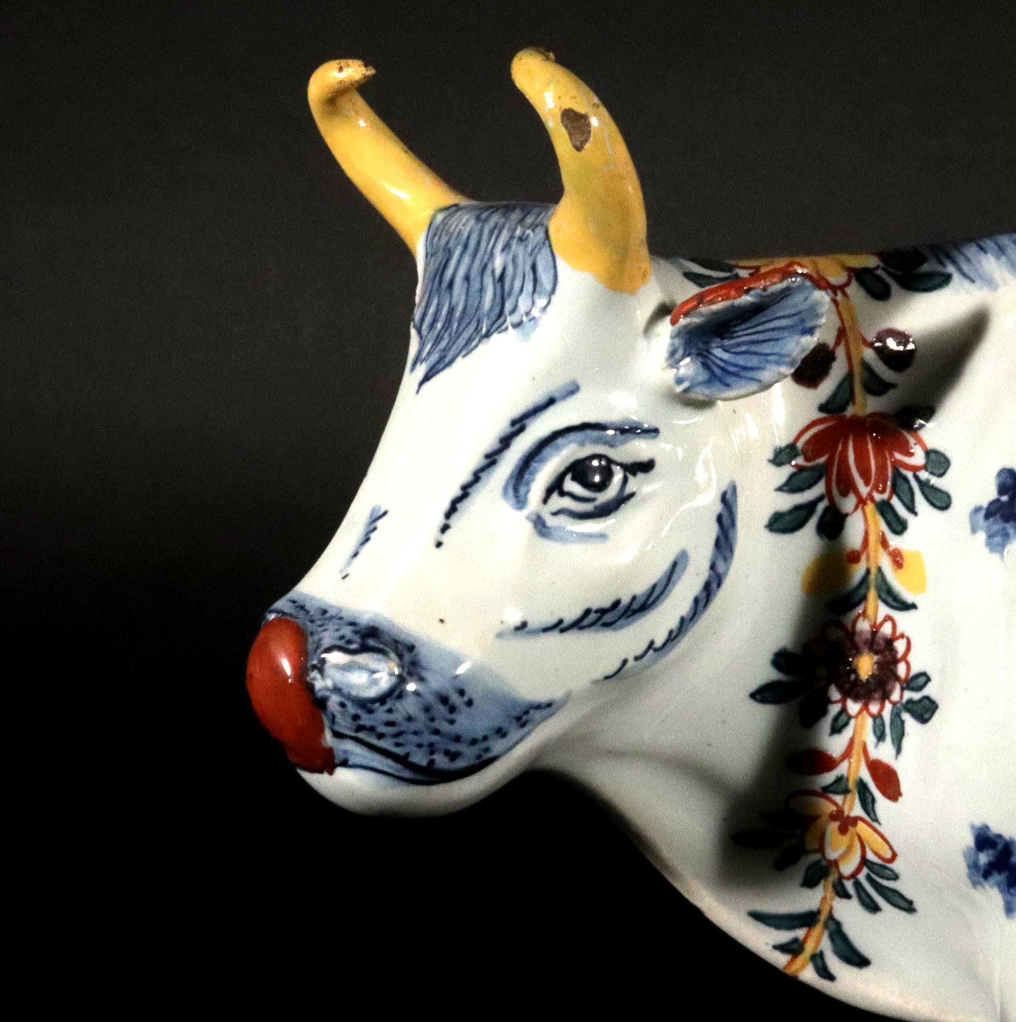 Faïence de Delft Modèle néerlandais d'un groupe de déversement de vaches de Delft polychrome en vente