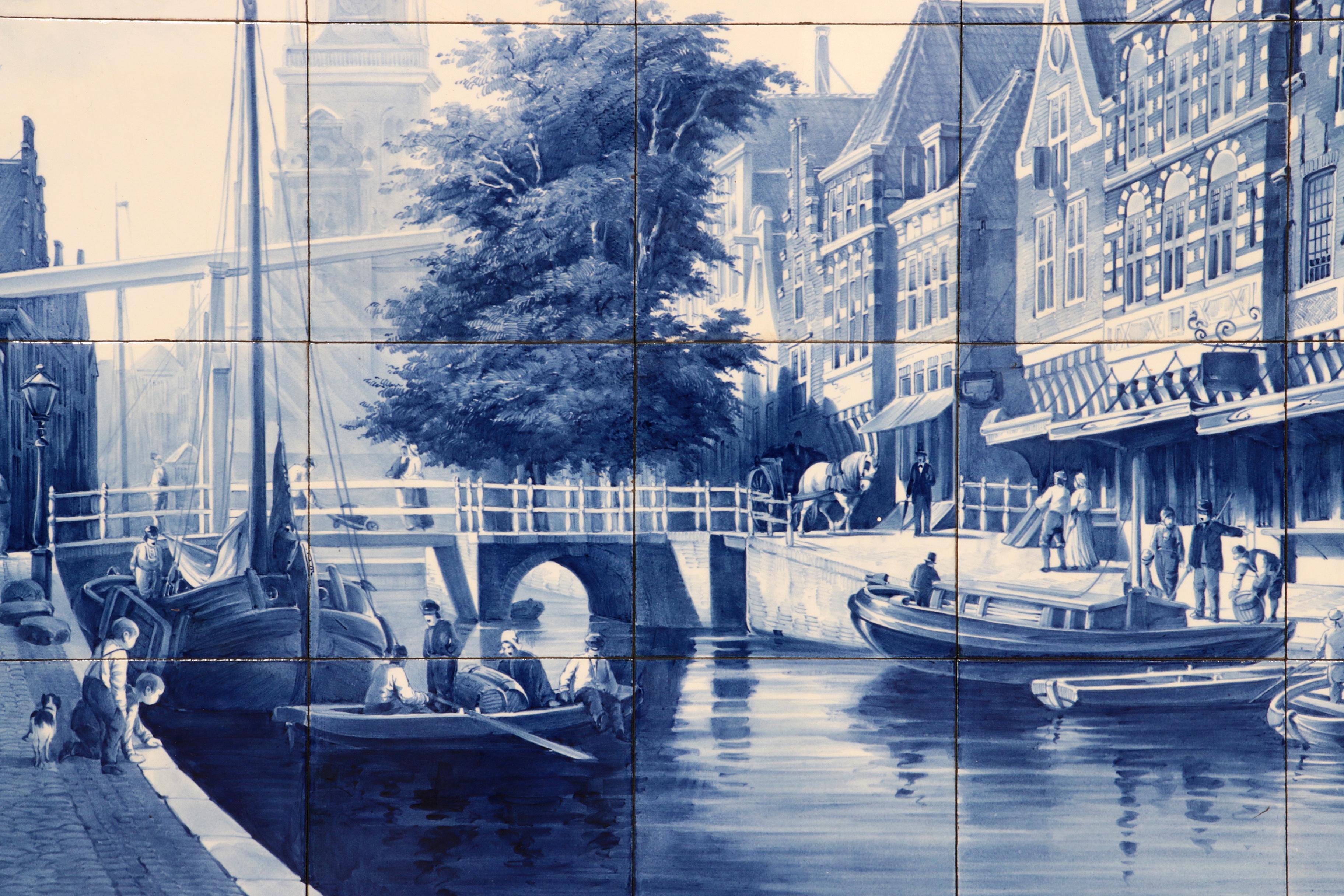 Niederländische Delft Por Fles Große Fliese Tablaeu De Waag von Cornelis Springer 1898 (Handbemalt) im Angebot