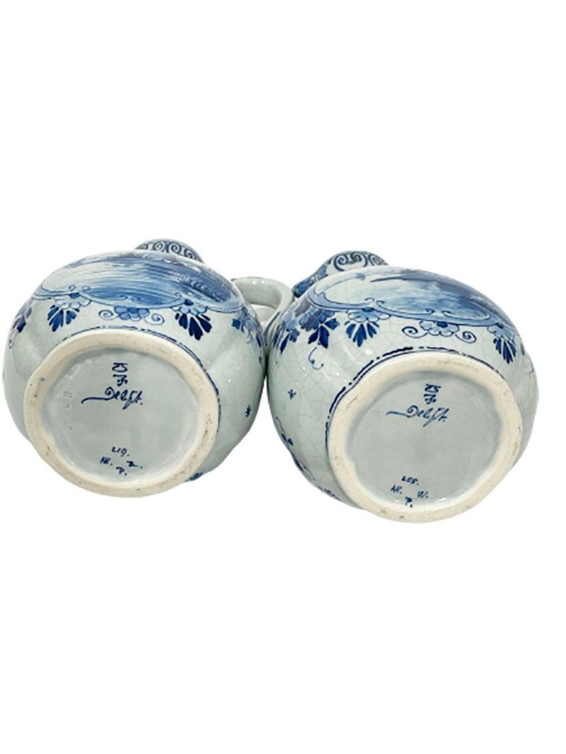Jarras ovaladas lobuladas con asas, holandesas de Delft Porceleyne Fles, 1894 Loza de barro en venta