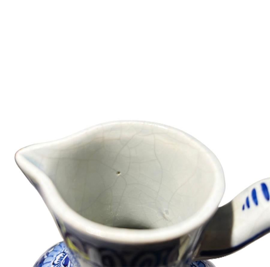 Pichets à lobes ovales en porcelaine hollandaise de Delft Fles avec poignées, 1894 en vente 3