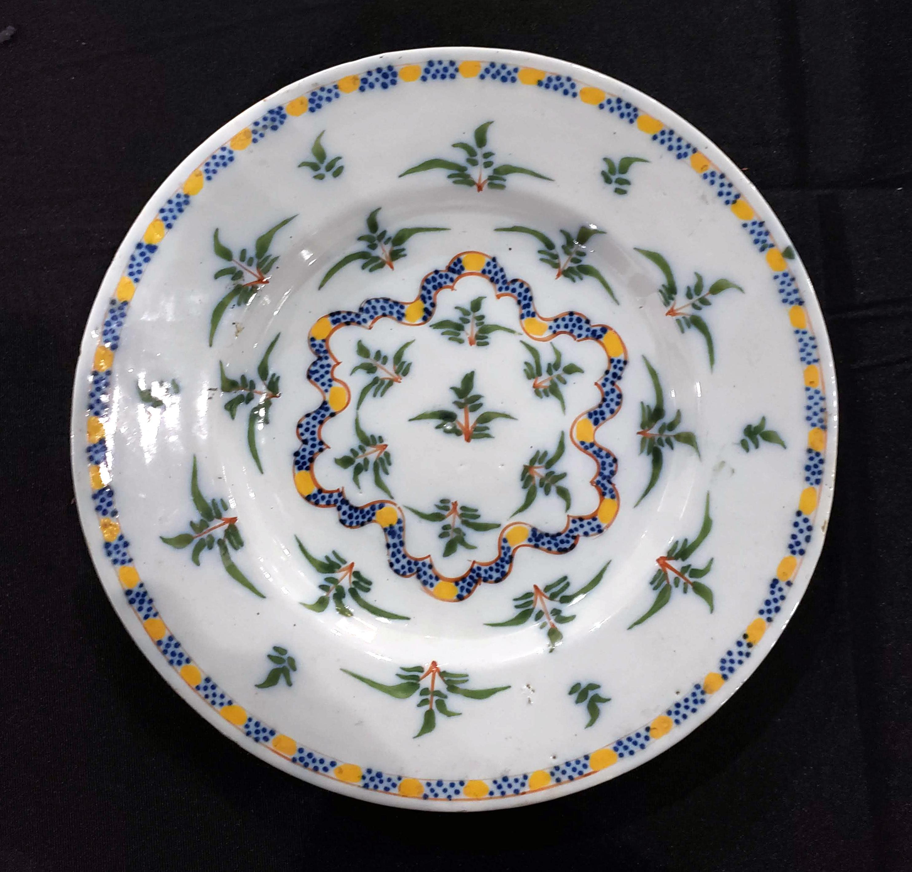 Georgian Dutch Delft Set of Six Dinner Plates with Plants and Ribbon For Sale
