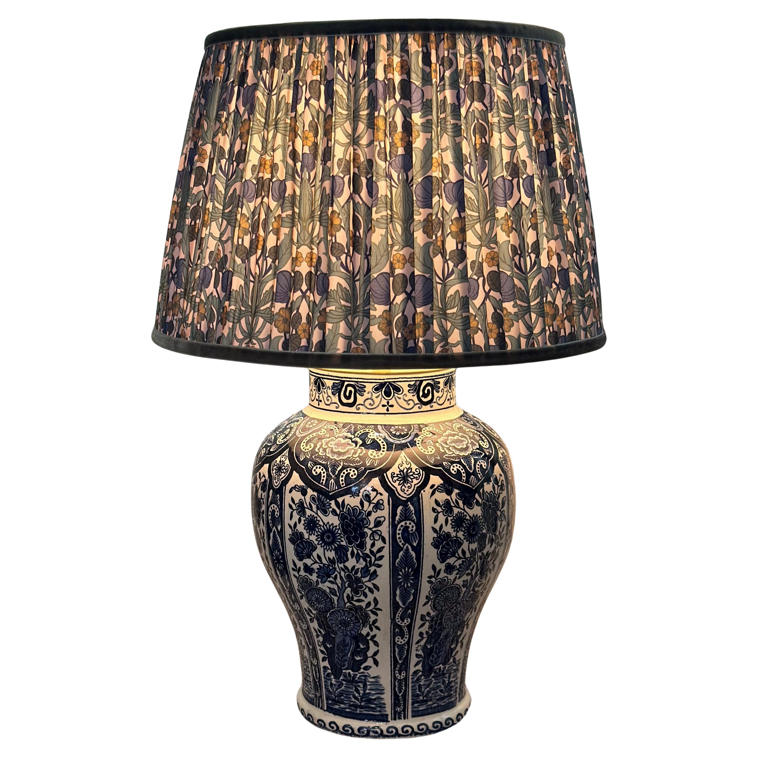 Dutch Delft Style Faience Classic Blue and White Table Lamp, Early 20th Century en venta