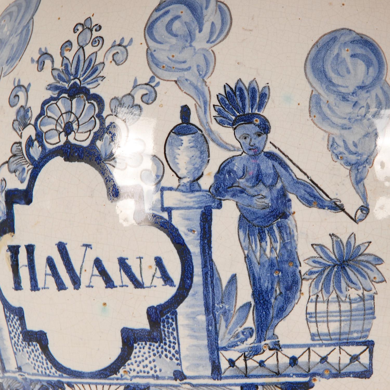 Dutch Delft Tabacco Jar The Claw Blue White Delftware Tin Glazed Pottery   In Good Condition For Sale In Wommelgem, VAN