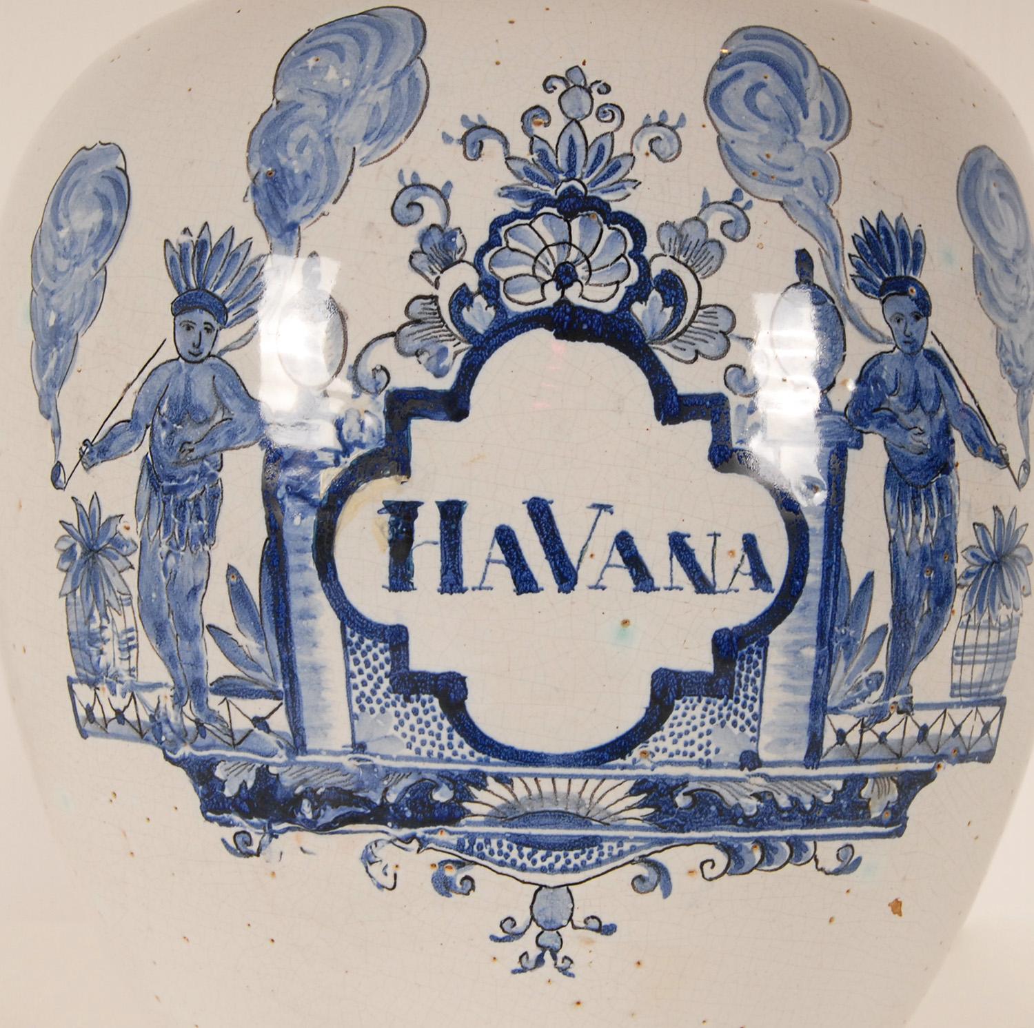 Niederländisches Delfter Tabakglasiertes Keramikgefäß The Claw in Blau und Weiß   (Messing) im Angebot