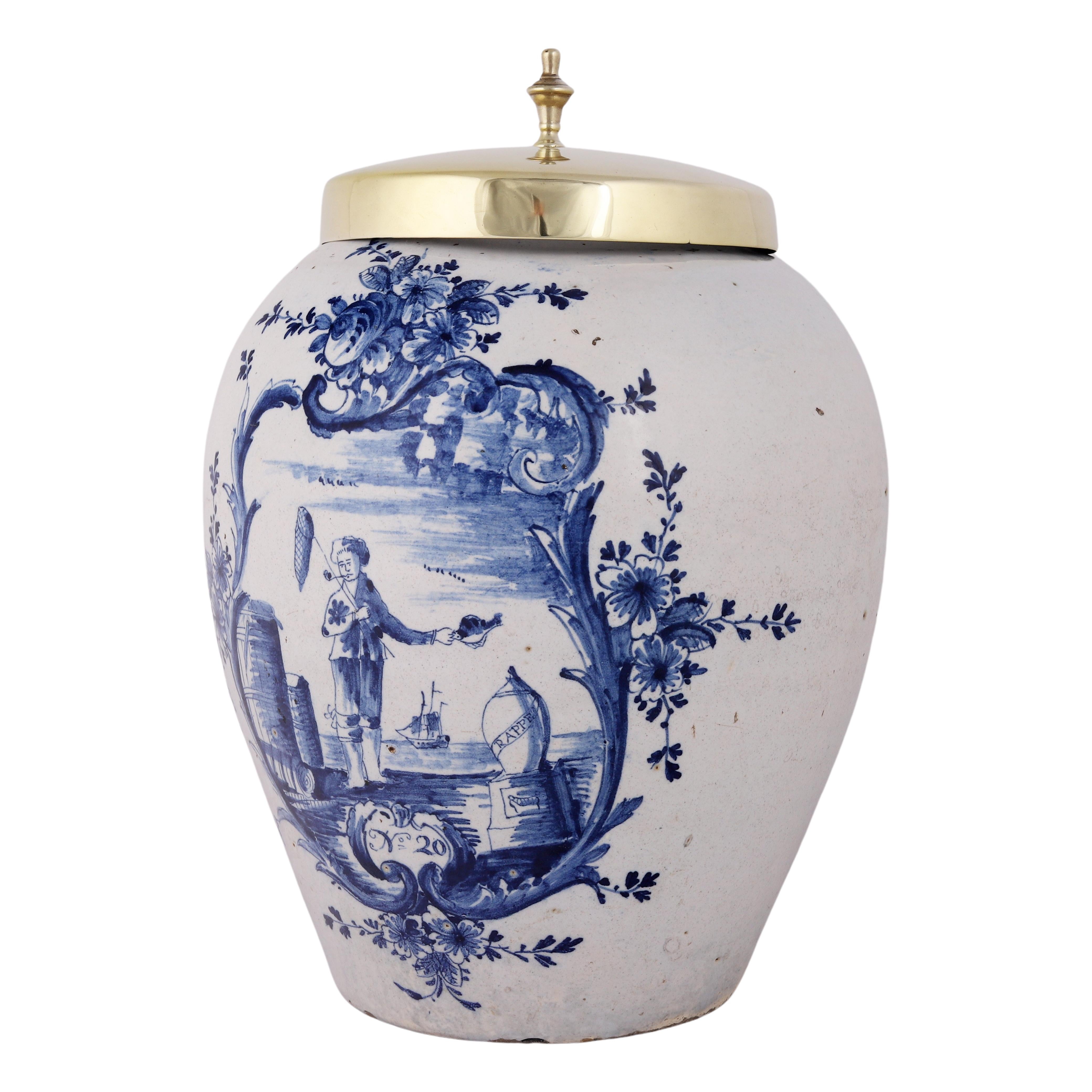 Rococo Pot à tabac de Delft avec couvercle en laiton d'origine : Fisherman Rappe, 18ème siècle en vente