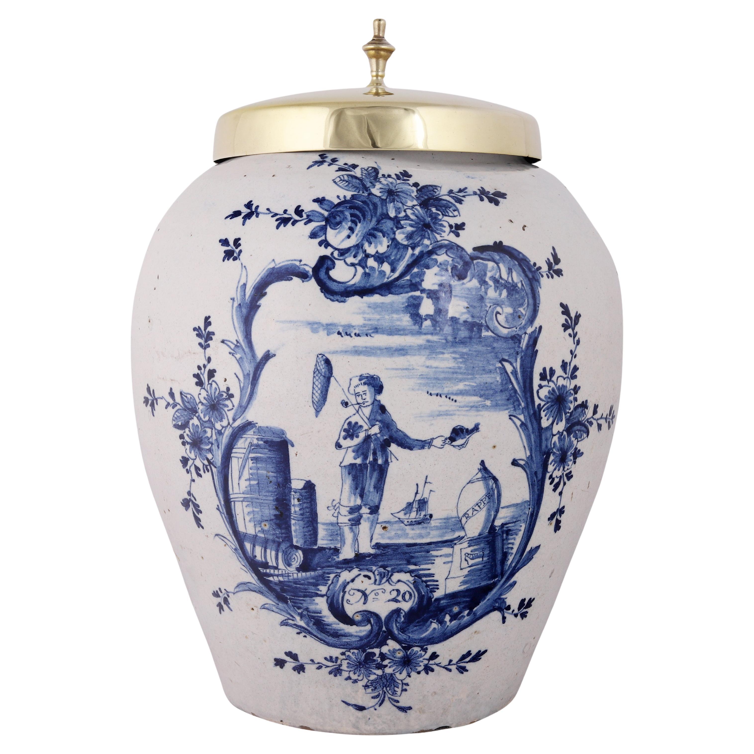 Tabaquera holandesa de Delft con tapa original de latón: Pescador Rappe, Siglo XVIII