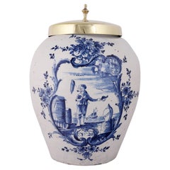 Tabaquera holandesa de Delft con tapa original de latón: Pescador Rappe, Siglo XVIII