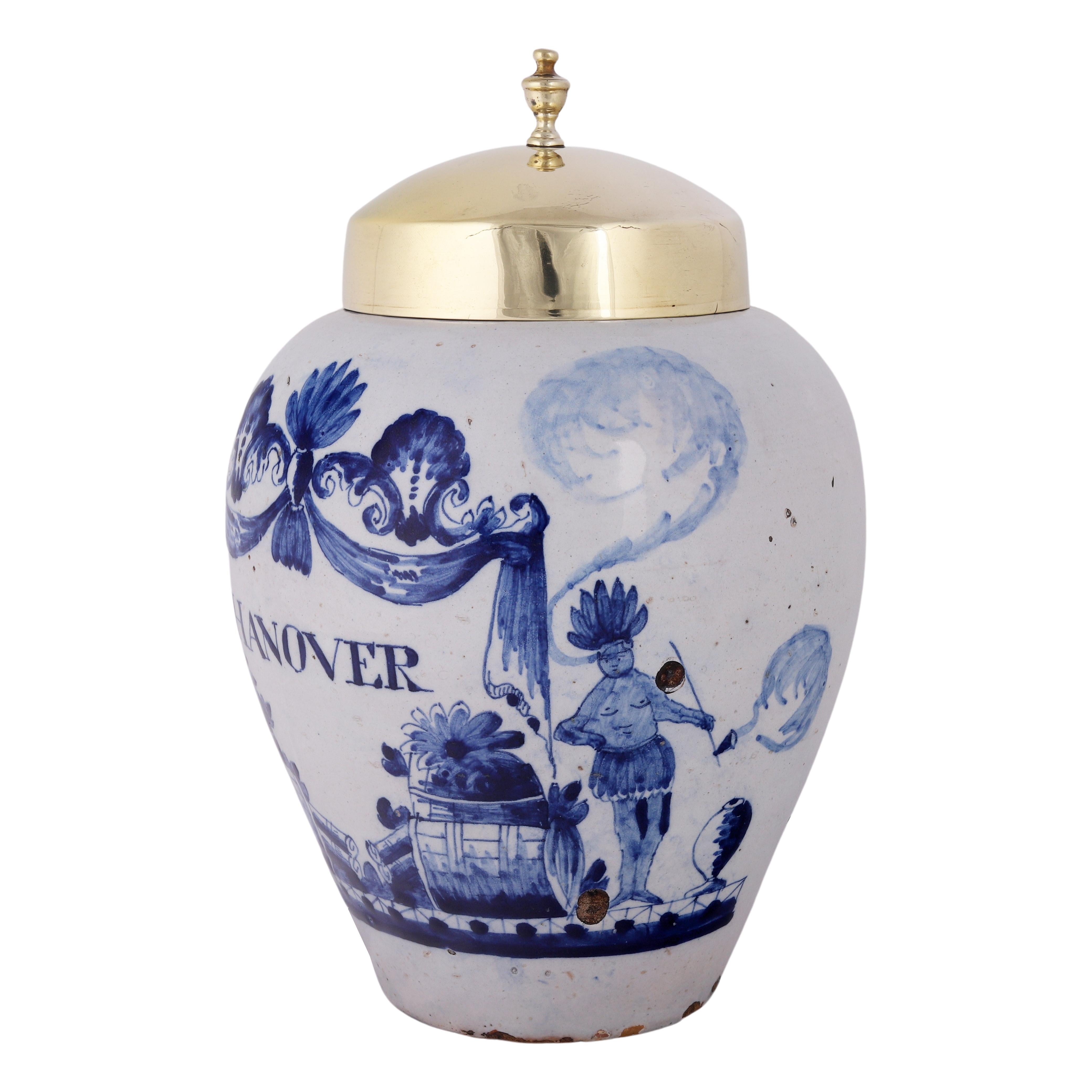 Néerlandais JAR à tabac Dutch Delft avec couvercle en laiton d'origine : Hanover, 18e siècle en vente