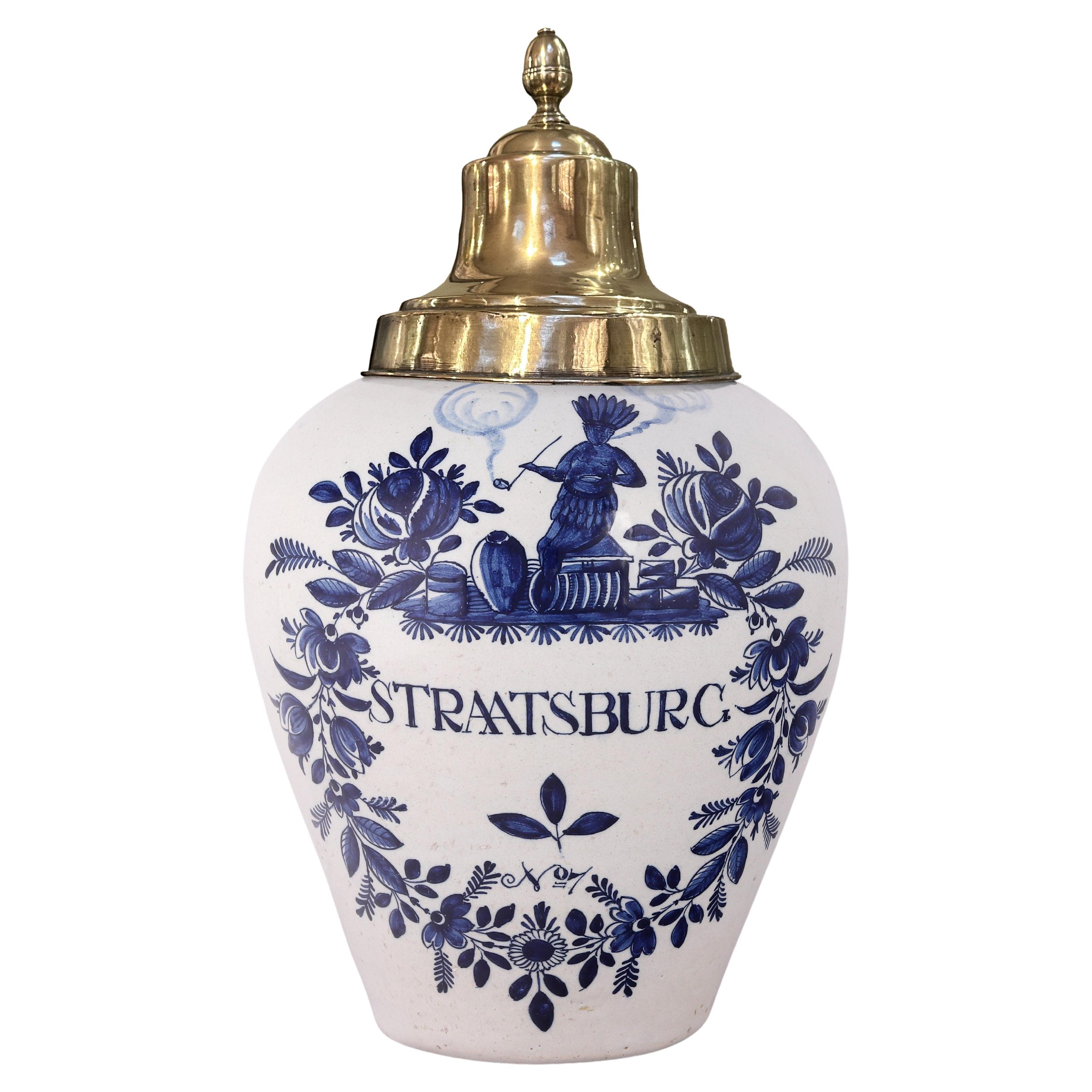 Bote de tabaco holandés de Delft con tapa original de latón: Straatsburg, Siglo XVIII