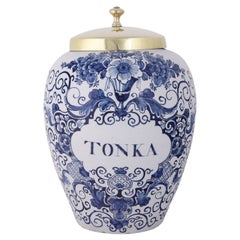 Tabaquera holandesa de Delft con tapa original de latón: Tonka, Siglo XVIII