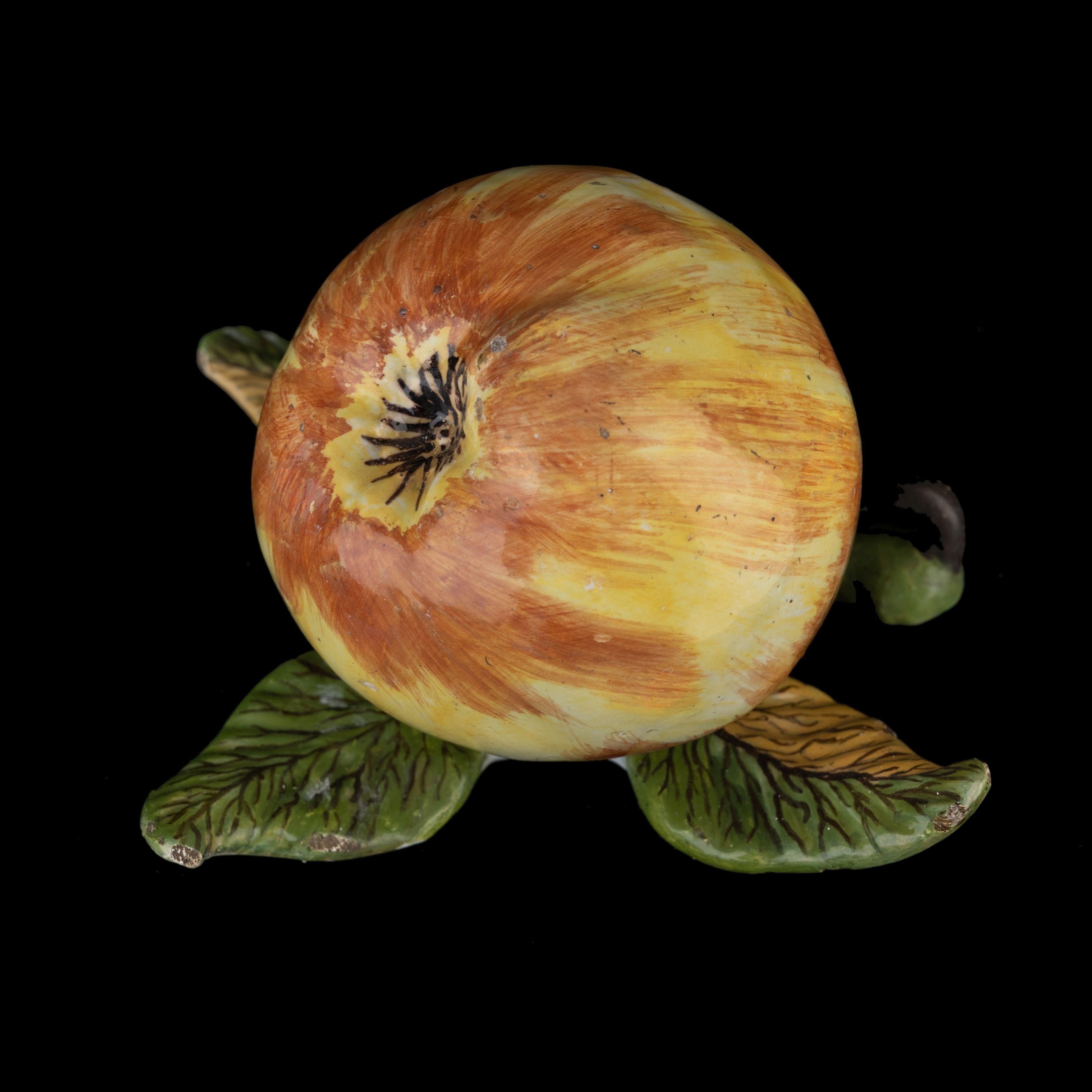 Delfter Apfel Delfter Porzellan 1750-1780  im Zustand „Gut“ im Angebot in ROSSUM, GE