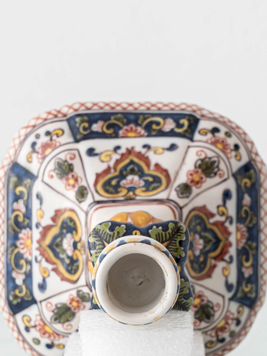 Coppia di candelieri olandesi in ceramica dipinta a mano, Royal Tichelaar Makkum, metà del XX secolo in vendita 3