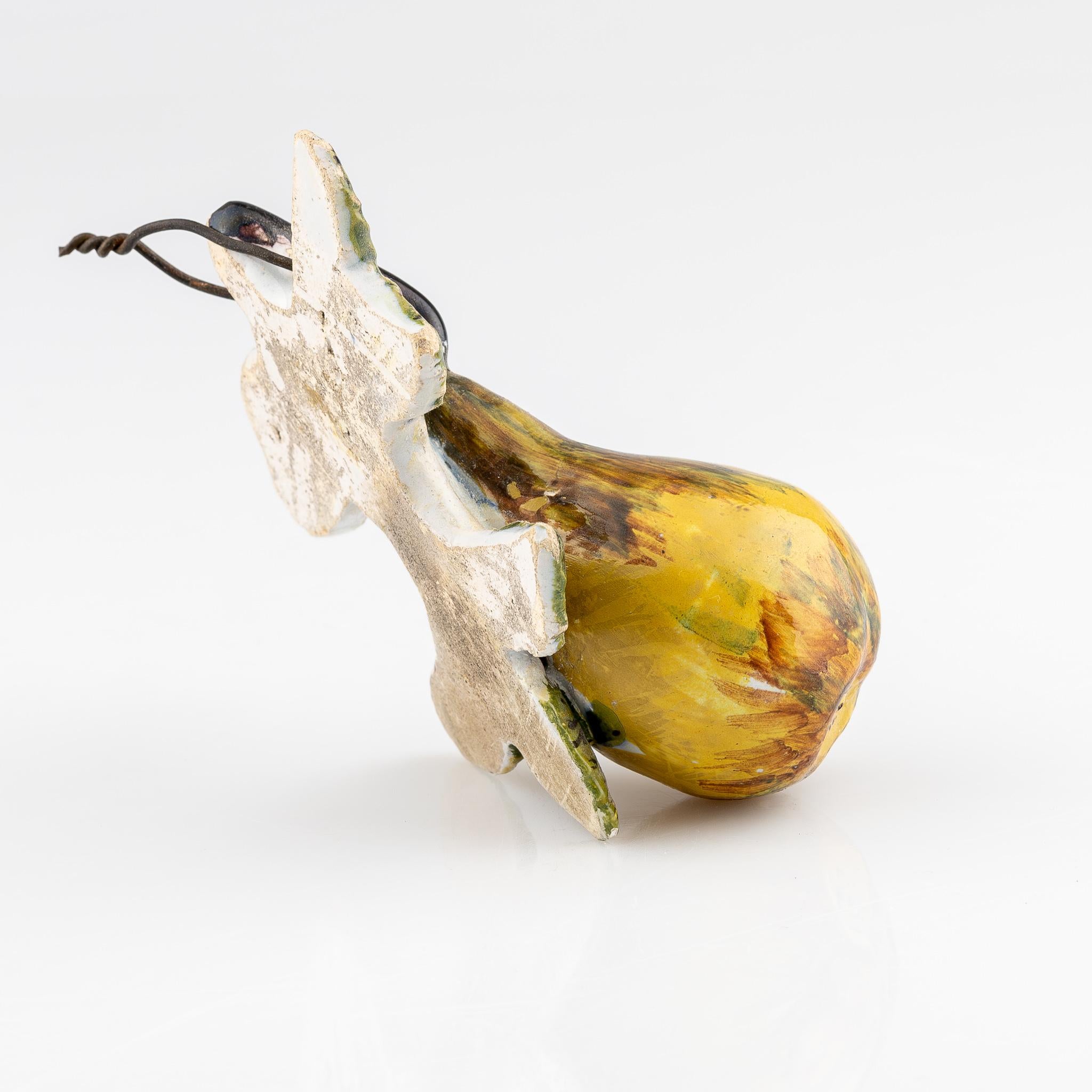 Dutch Delftware Handpainted Polychrome Naturalistic Pear Delft Holland ca 1765 In Good Condition In EL Waalre, NL