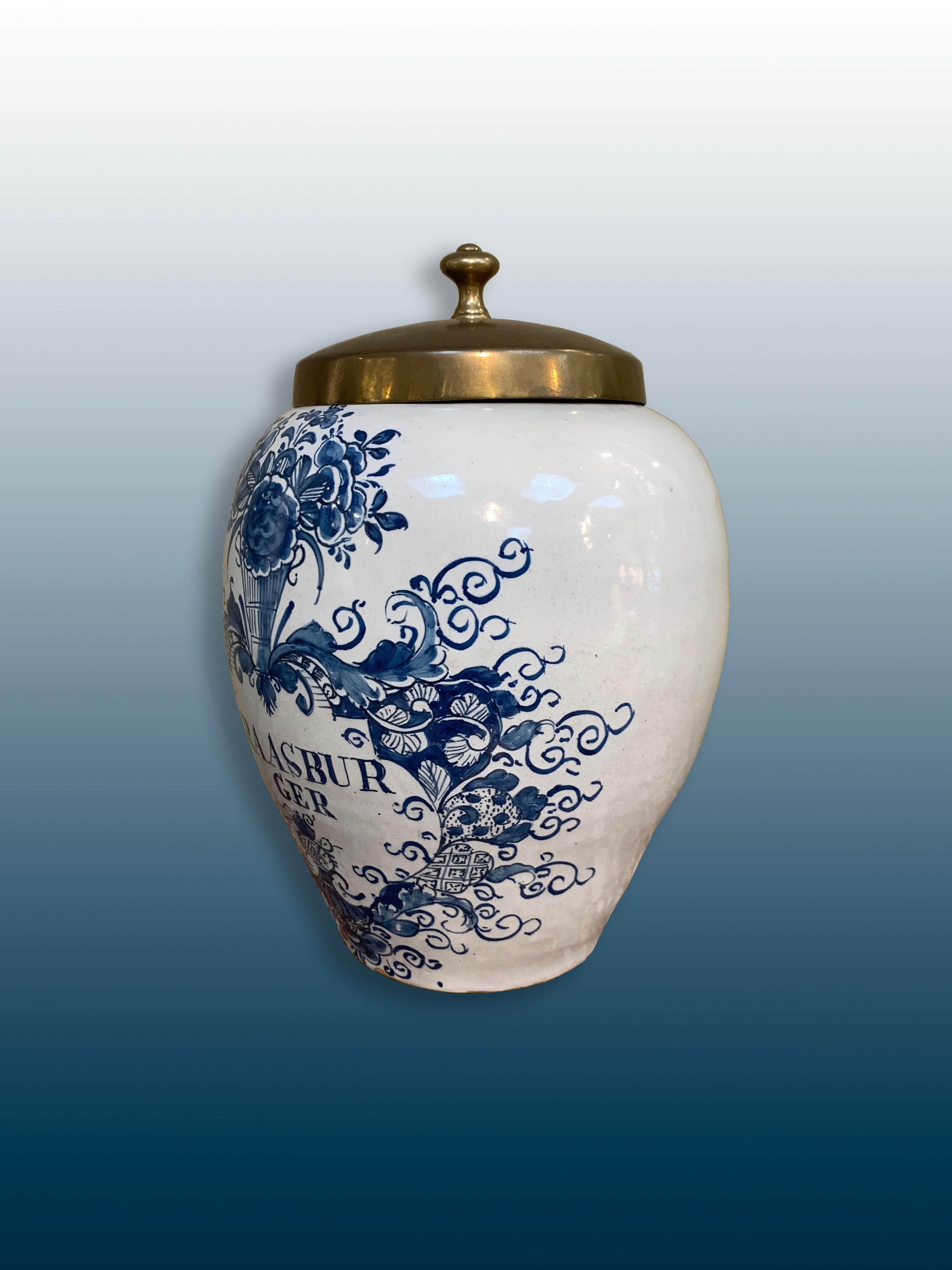 Hand-Painted Dutch Delftware Tobacco Jar with Brass Lid, 18th Century, Straatsburg For Sale
