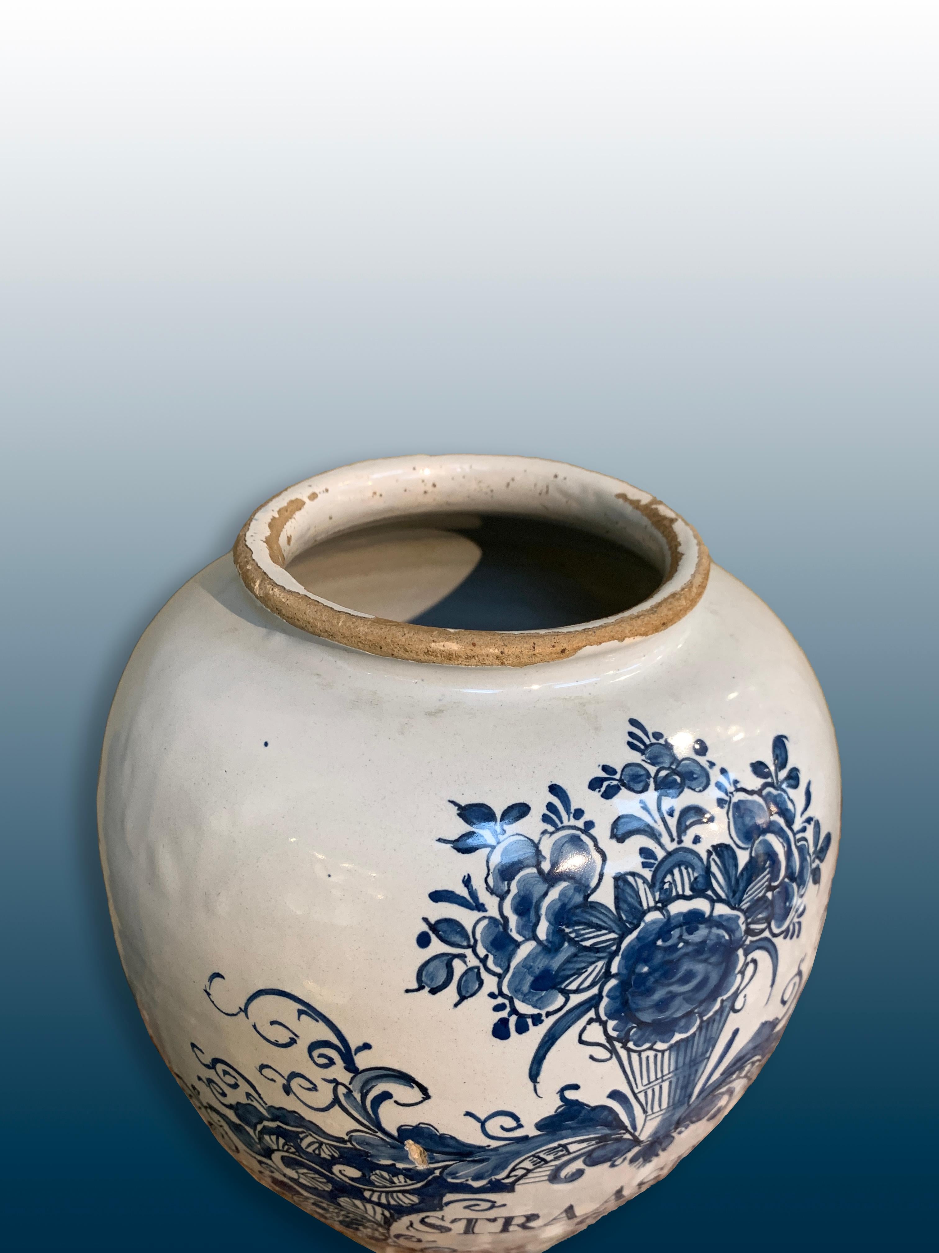Céramique Pot à tabac en faïence de Delft avec couvercle en laiton, 18ème siècle, Straatsburg en vente