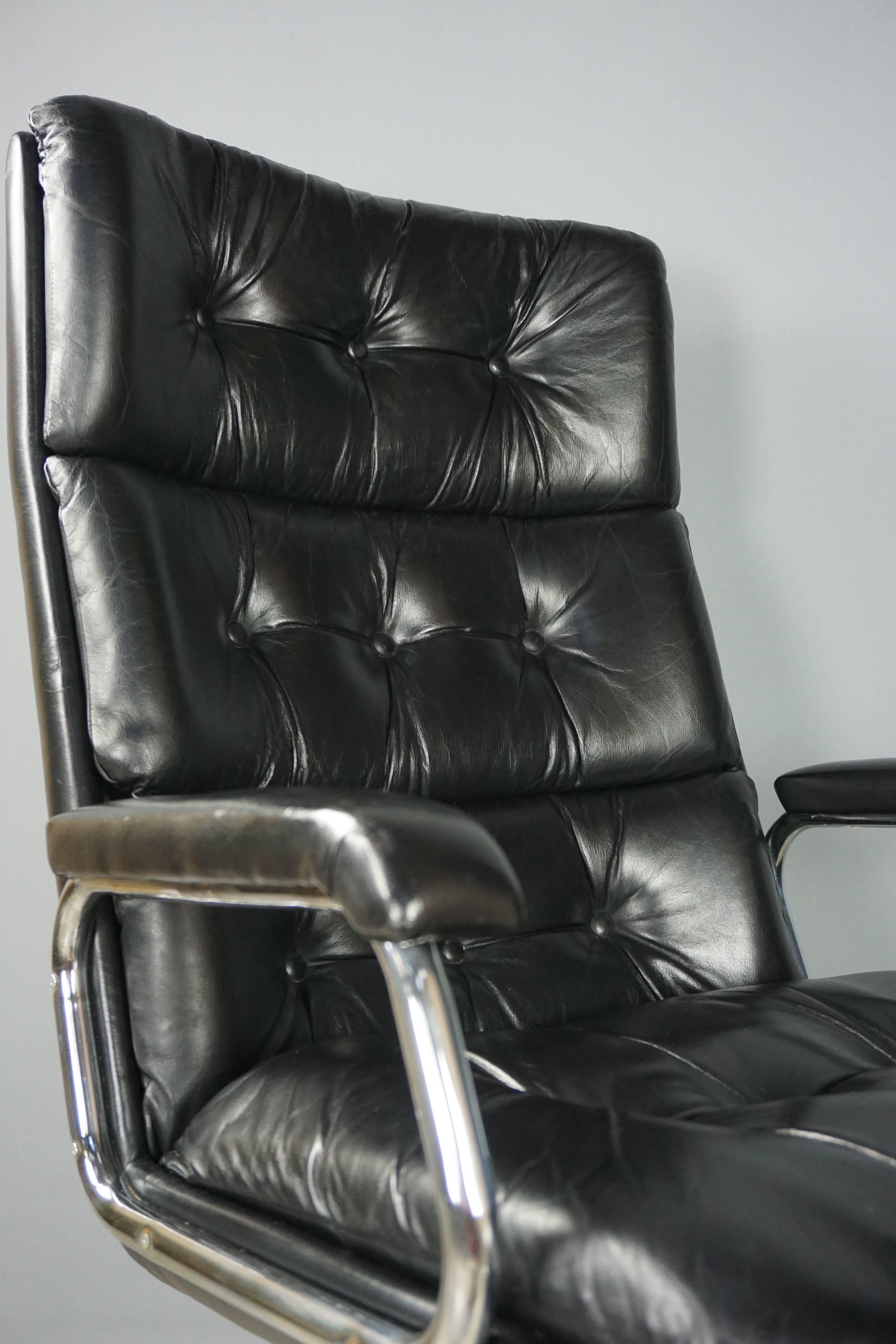 Dutch Design and Black Leather Office Armchair In Excellent Condition In Tourcoing, FR