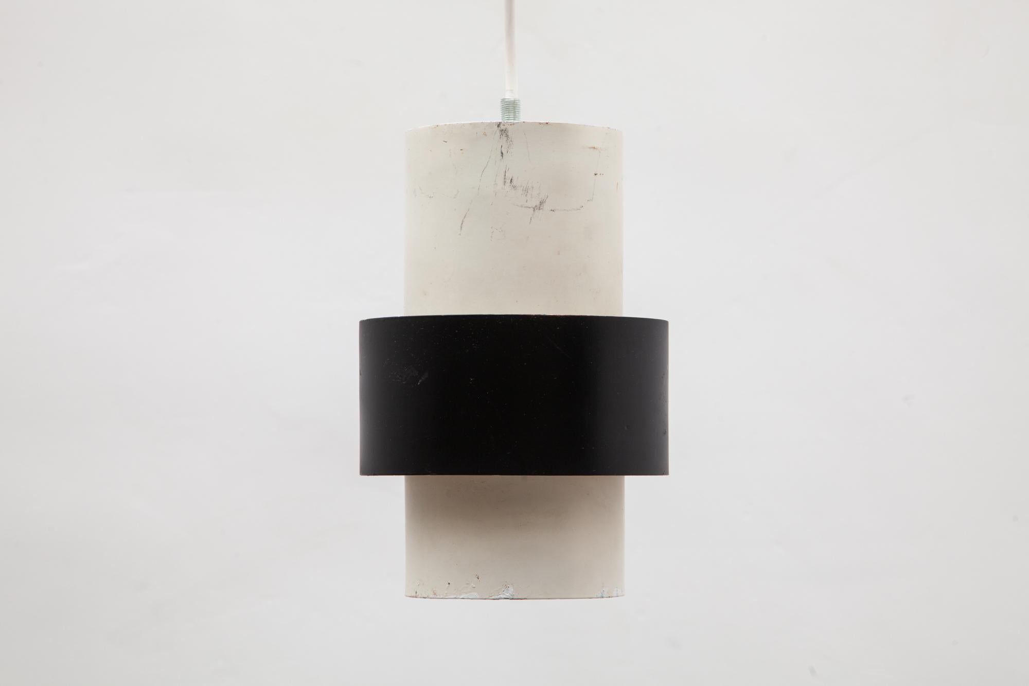 Mid-Century moderno Lampada a sospensione in bianco e nero di design olandese del 1960, di Philips in vendita
