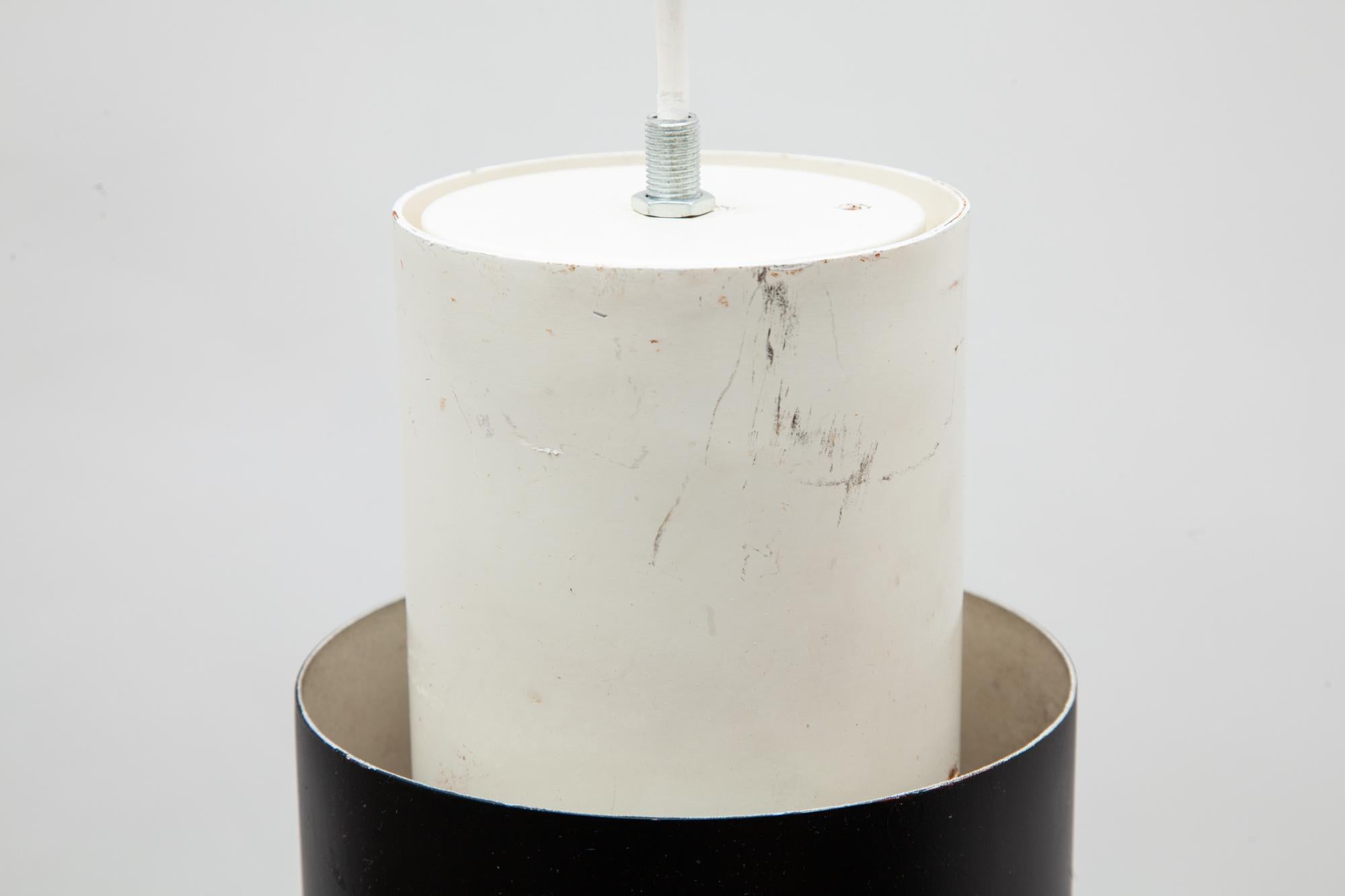 Lampada a sospensione in bianco e nero di design olandese del 1960, di Philips In condizioni discrete in vendita a Antwerp, BE