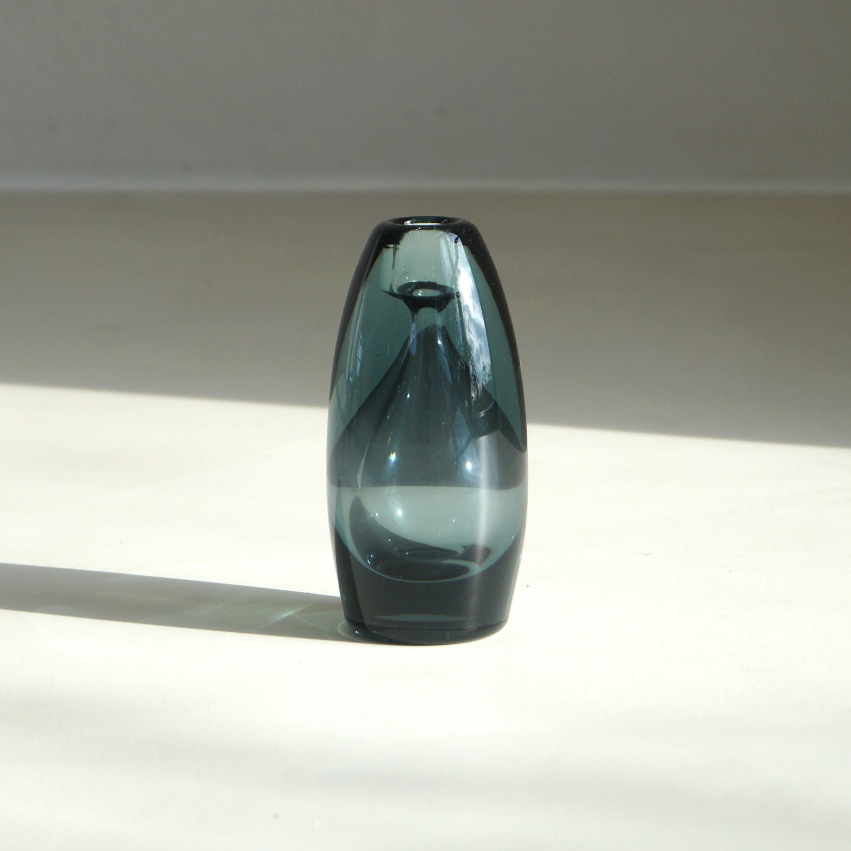 Vaso blu dal design olandese con sagoma di decanter, modello 0801, D. A. Fotocopiatrice, 1974 in vendita 6