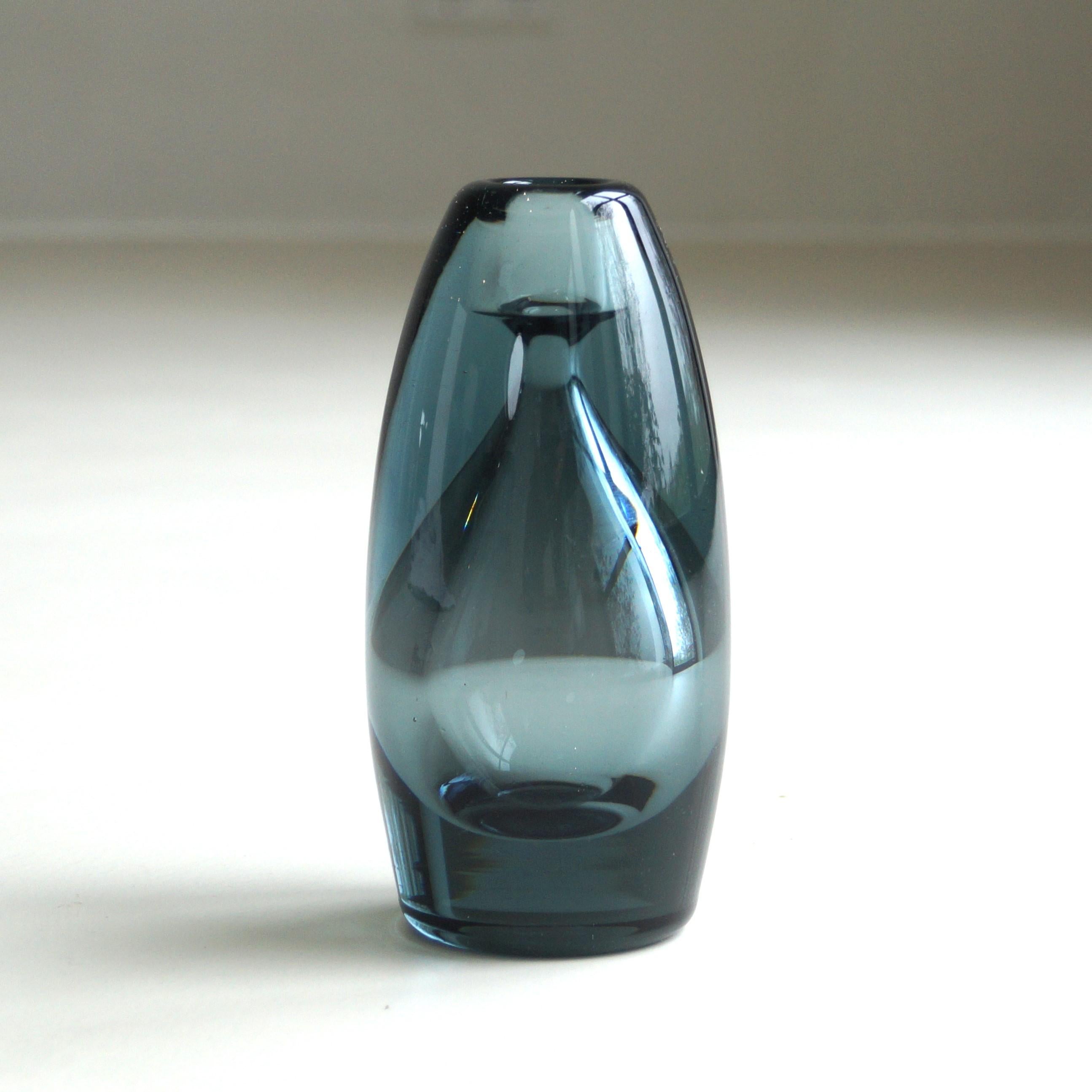 Vaso blu dal design olandese con sagoma di decanter, modello 0801, D. A. Fotocopiatrice, 1974 in vendita 1