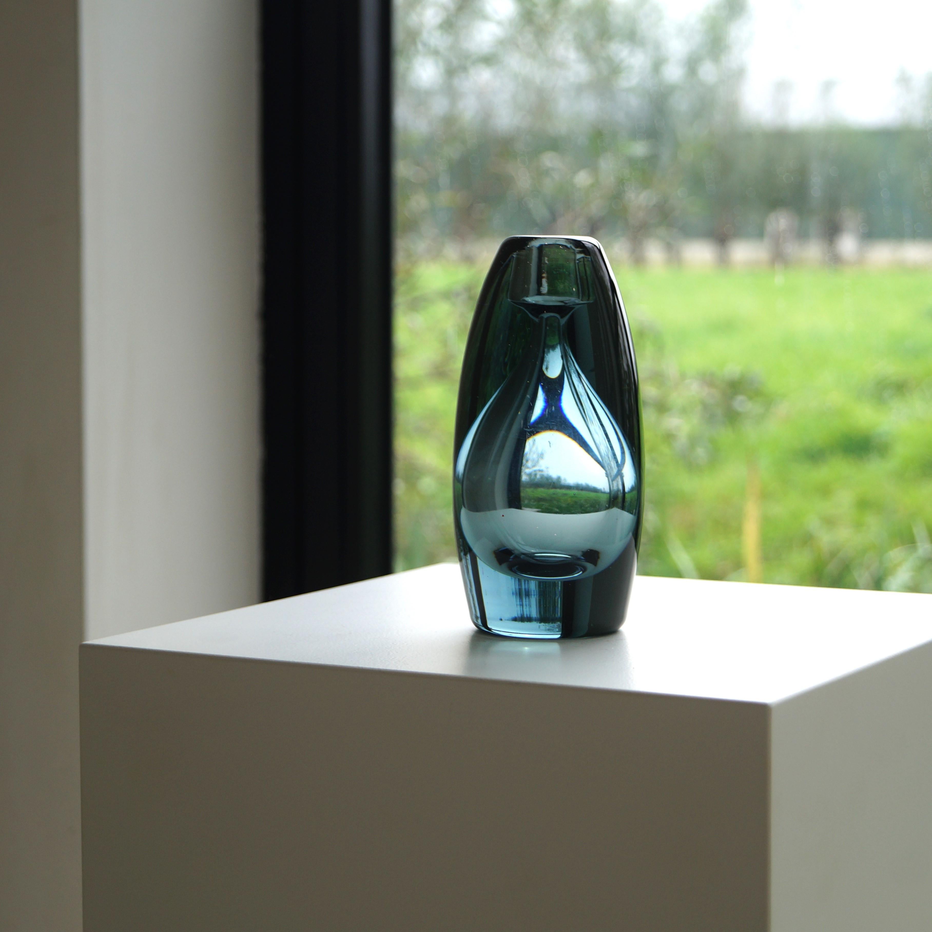 Vaso blu dal design olandese con sagoma di decanter, modello 0801, D. A. Fotocopiatrice, 1974 in vendita 2