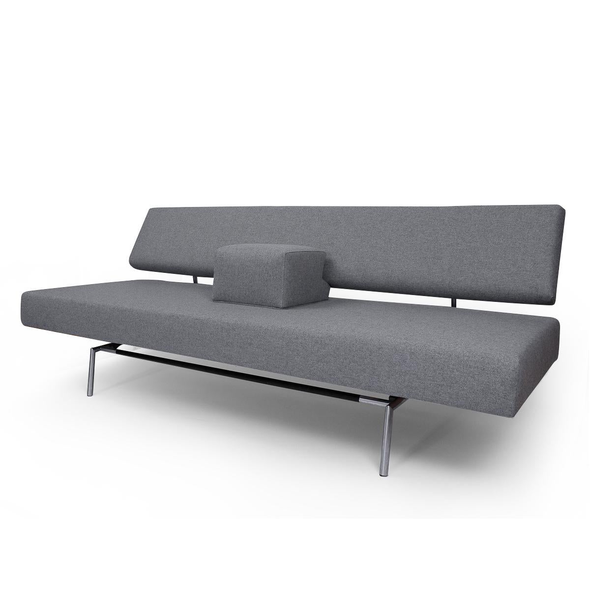 Comfortable, but still Minimalist, daybed designed by Martin Visser for Spectrum (the Netherlands) during the 1960s. Features a metal tubular frame, new grey wool upholstery and foam, and comes with an armrest in the same grey wool fabric.

The