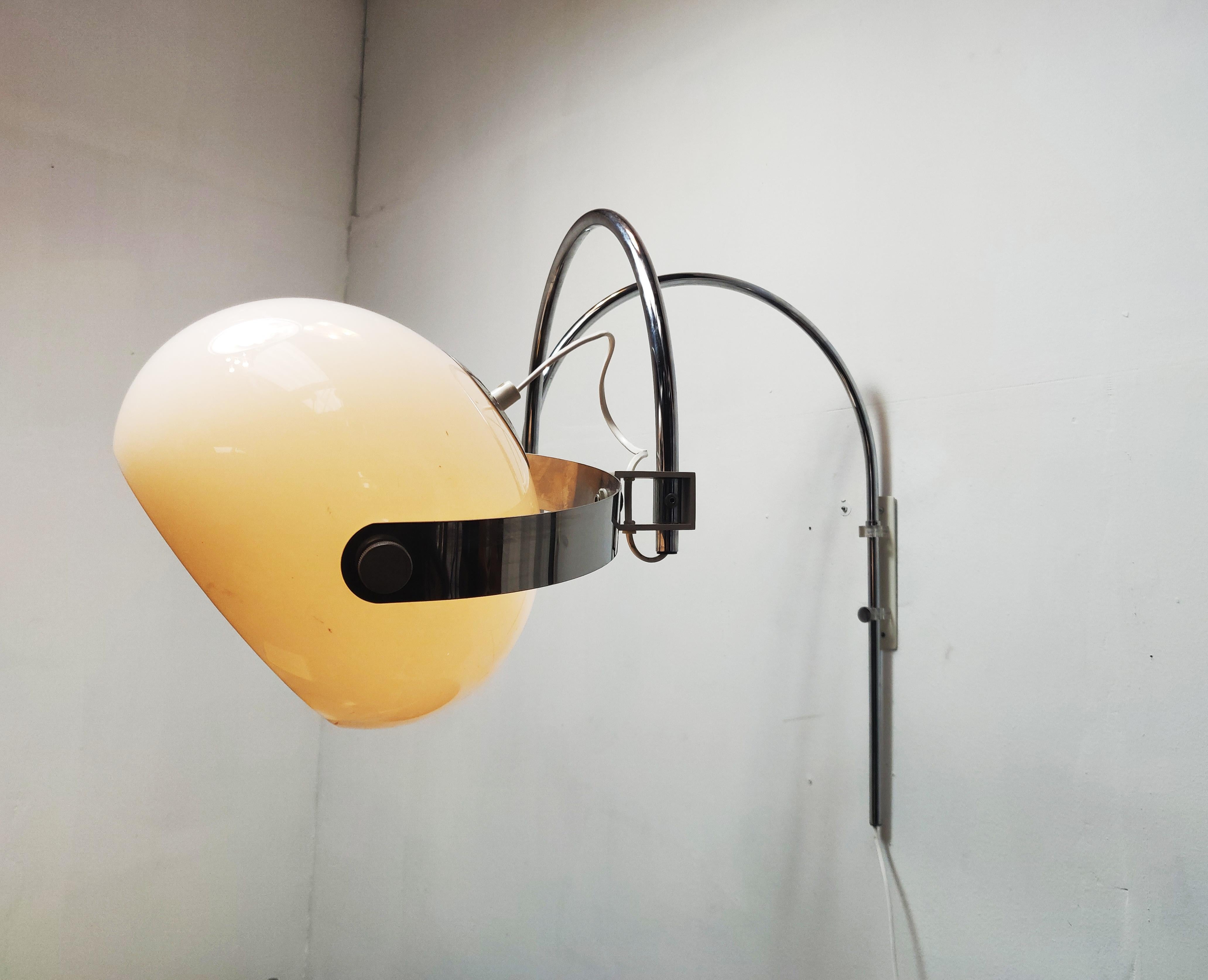 Dutch Design Vintage double arc Space Age wall lamp by Dijkstra Lampen with mushroom acrylic shade, 1970s. The white mushroom shade produces a warm, cosy light. The inner chrome arc can be positioned aligned with or opposed to the main chrome arc,