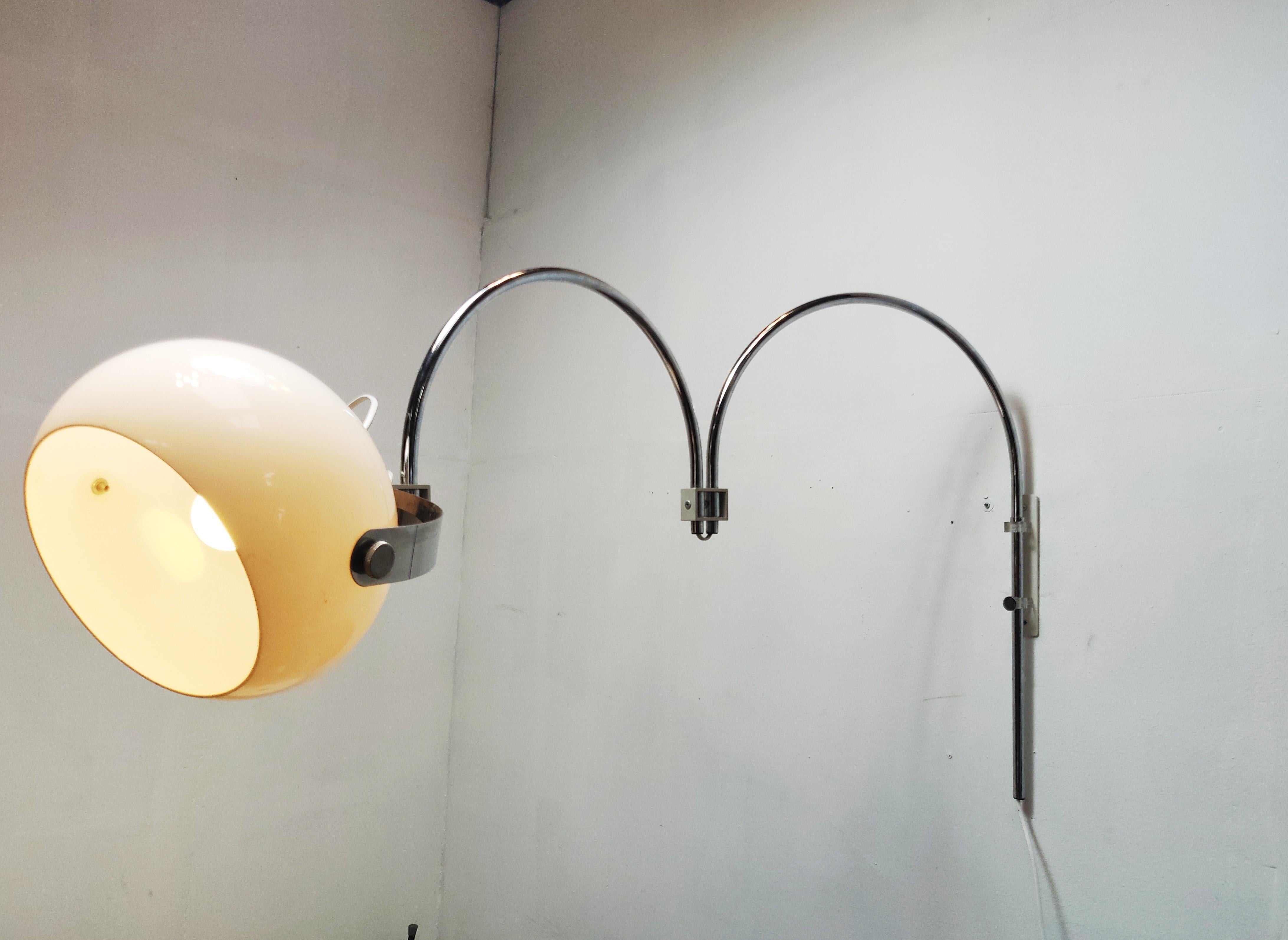 Dutch Design Double Arc Mushroom Wall Lamp by Dijkstra, 1970s In Good Condition For Sale In MIJDRECHT, NL