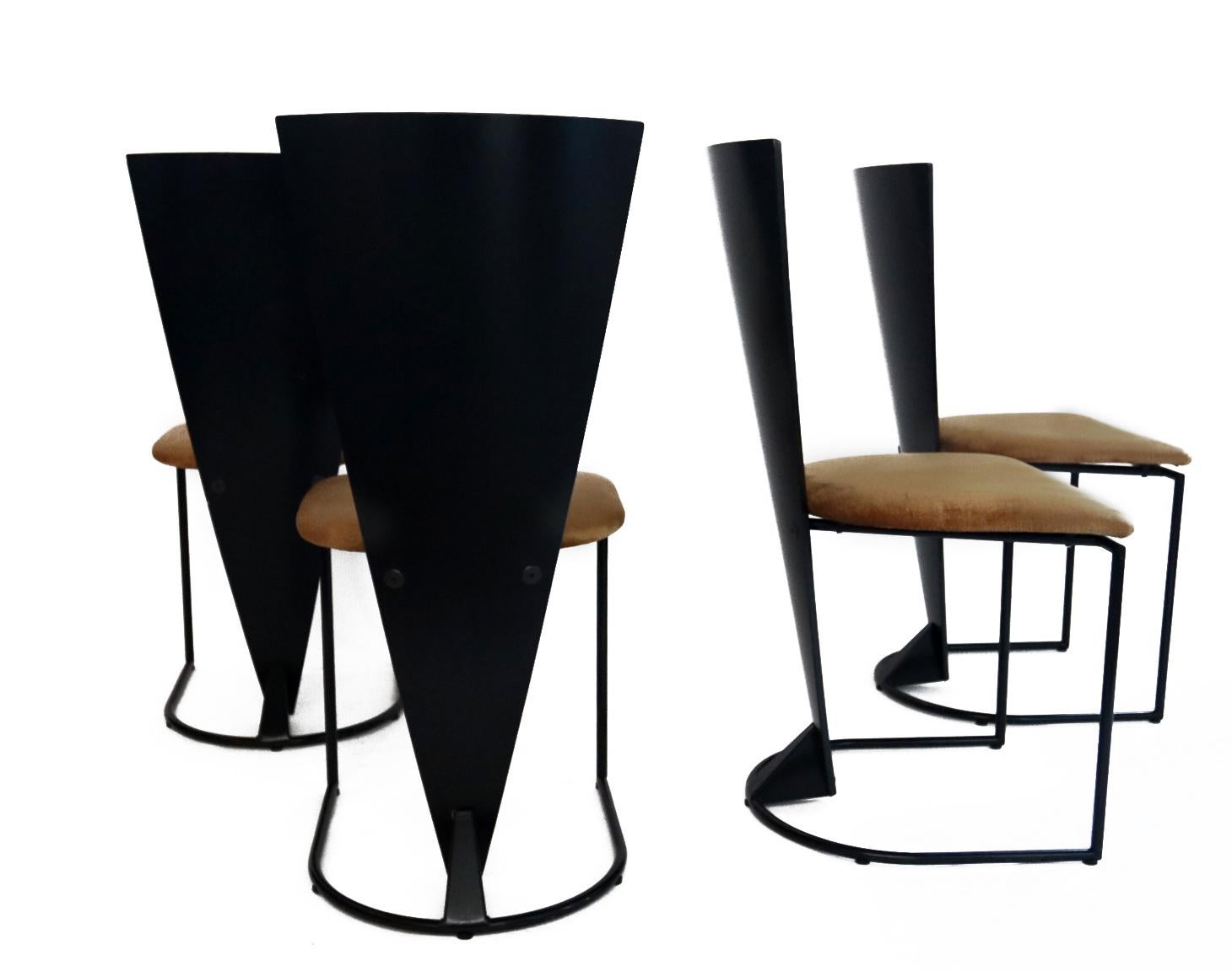 4 Dutch Design Harvink Zino Memphis Design Chairs Gold Black 5
