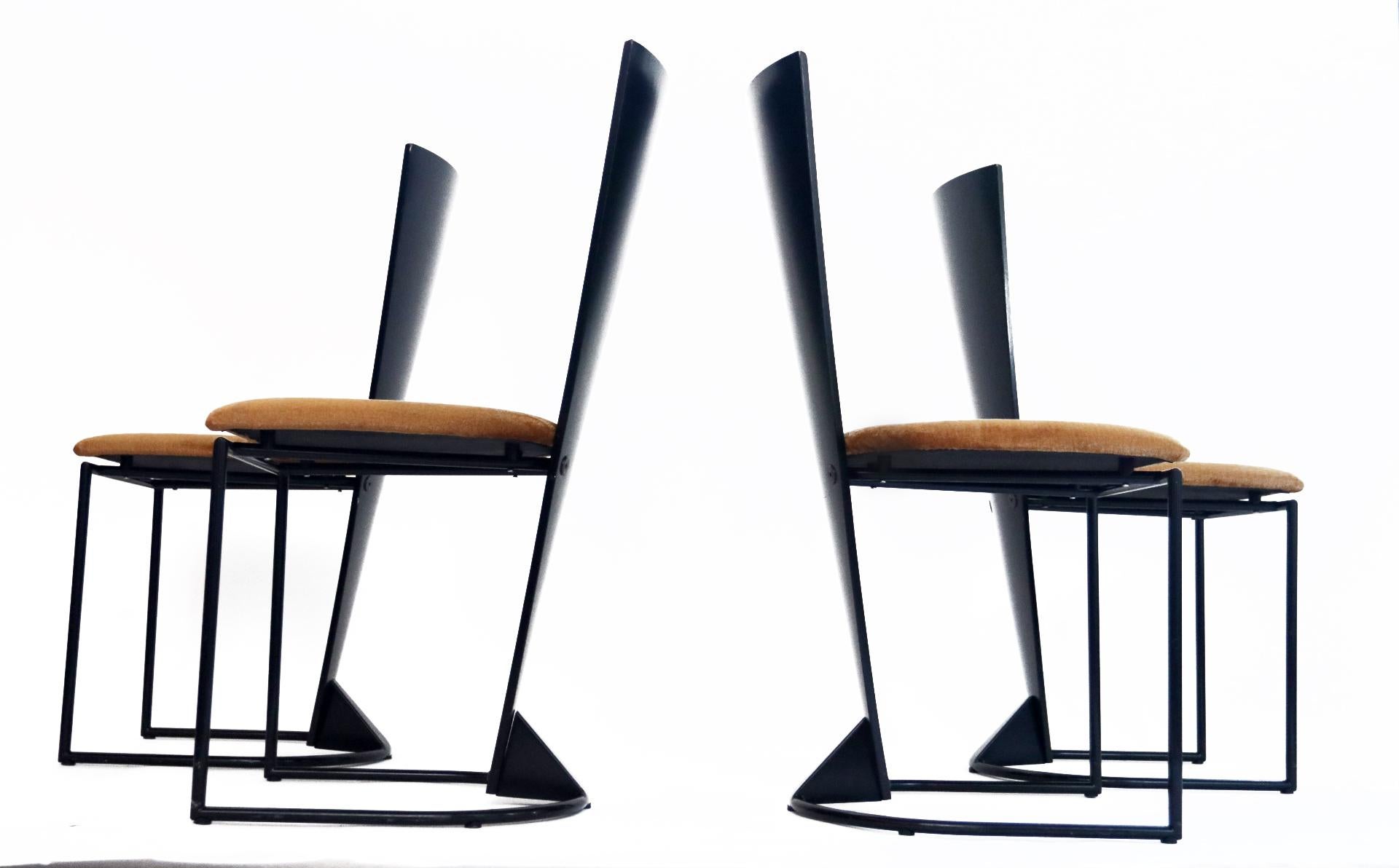 4 Dutch Design Harvink Zino Memphis Design Chairs Gold Black 7