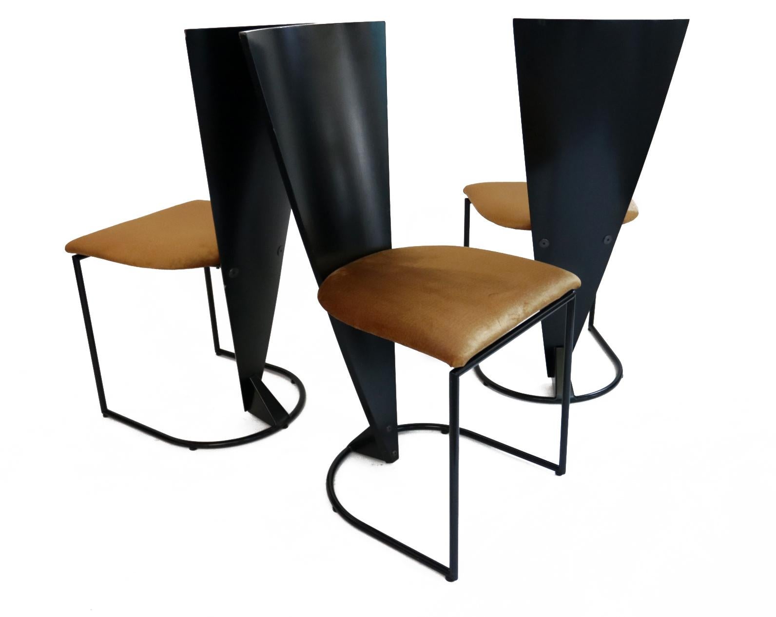 4 Dutch Design Harvink Zino Memphis Design Chairs Gold Black 3