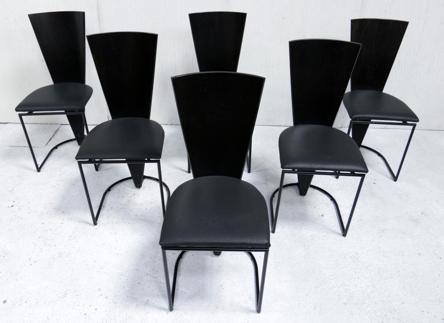 Beautiful Dutch design chairs in the Memphis style from the 1980s.
Complete original. Made by Harvink (A Harvink you have to grab and don't let go. Stunning in design, unparalleled in comfort. Amazement and astonishment compete for your attention.